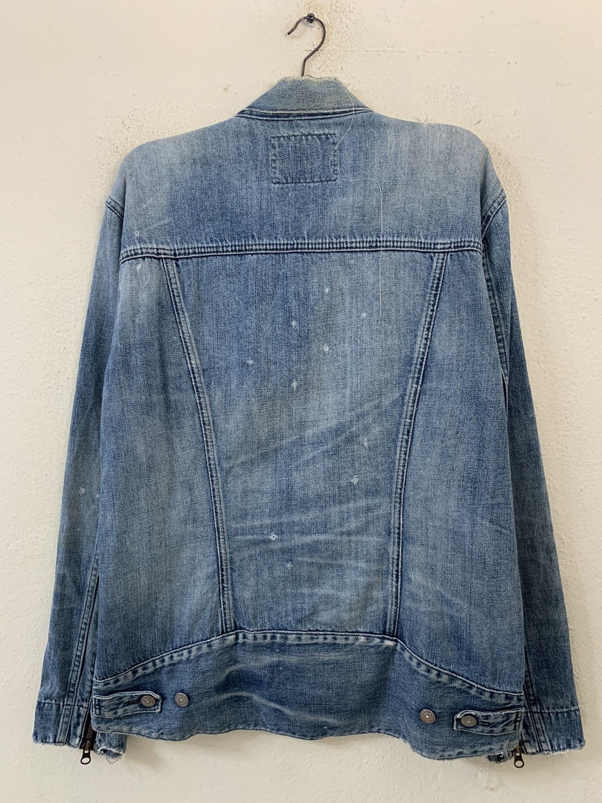 Levi's Vintage Levis Distressed Denim Jacket Size US L / EU 52-54 / 3 - 12 Thumbnail