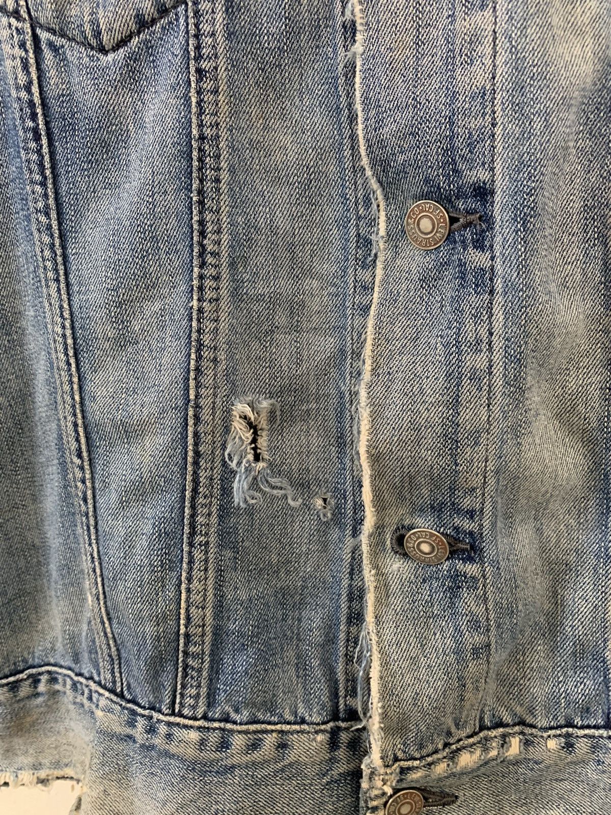 Levi's Vintage Levis Distressed Denim Jacket Size US L / EU 52-54 / 3 - 6 Thumbnail