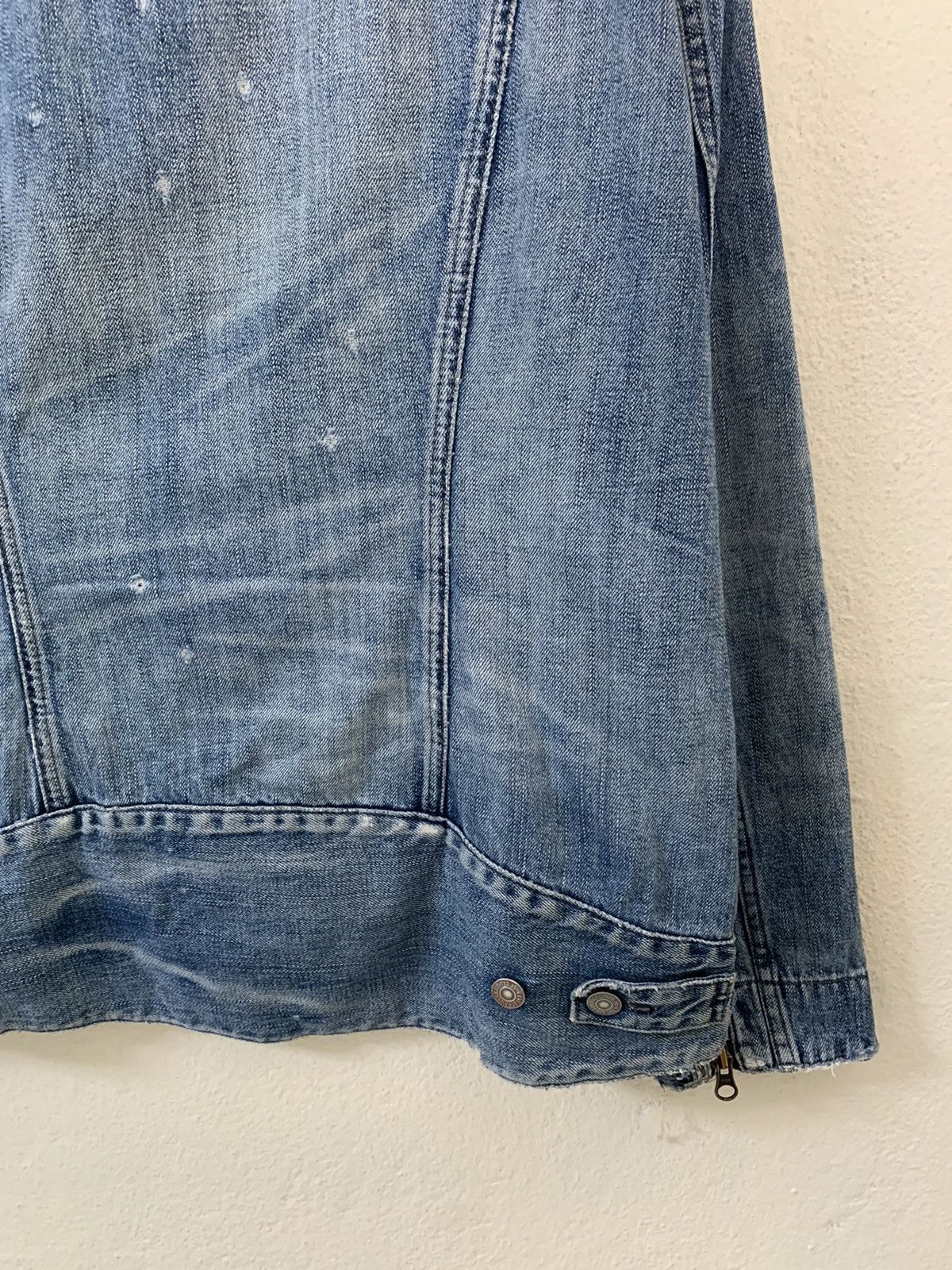 Levi's Vintage Levis Distressed Denim Jacket Size US L / EU 52-54 / 3 - 13 Thumbnail