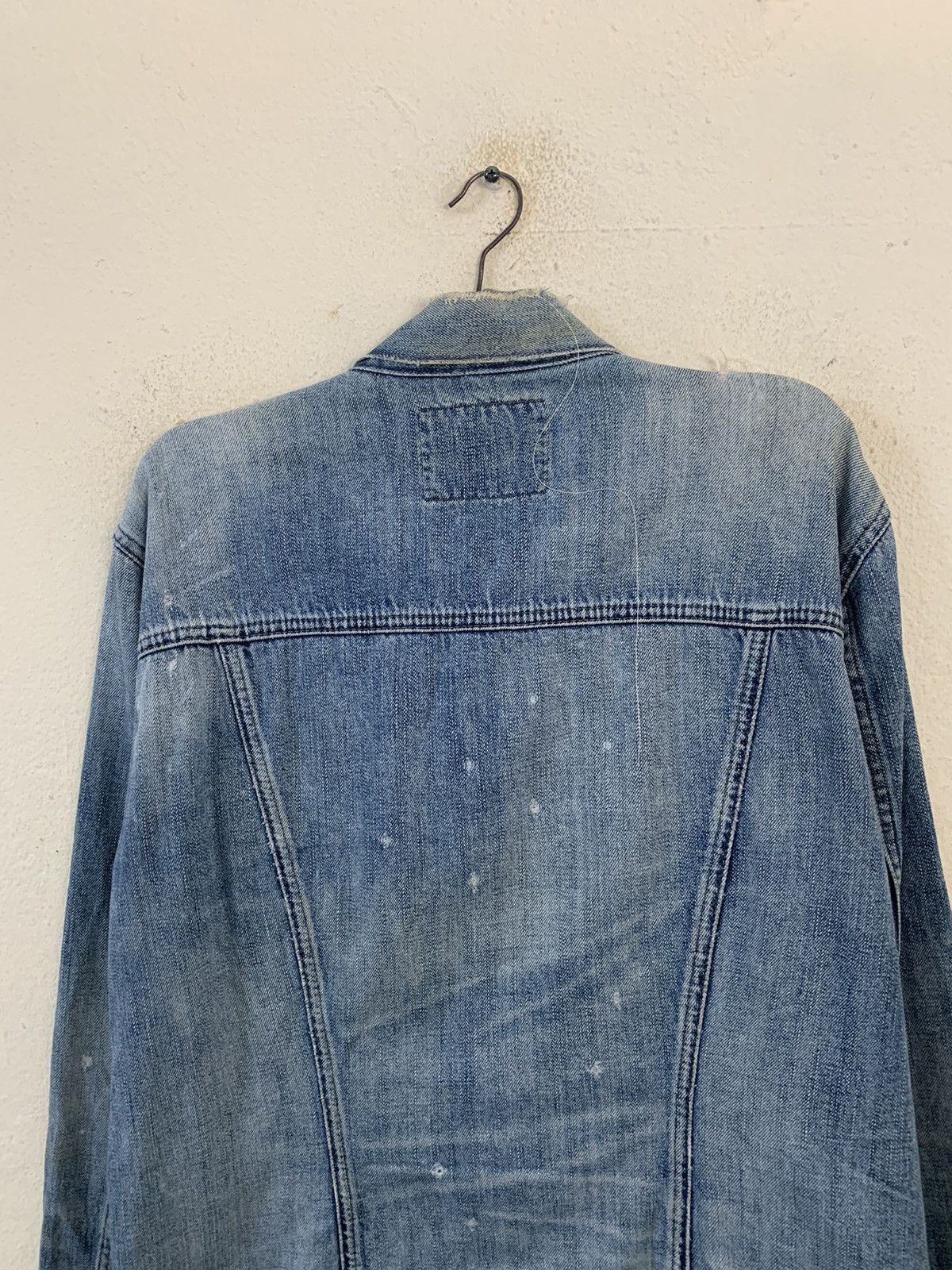 Levi's Vintage Levis Distressed Denim Jacket Size US L / EU 52-54 / 3 - 15 Thumbnail