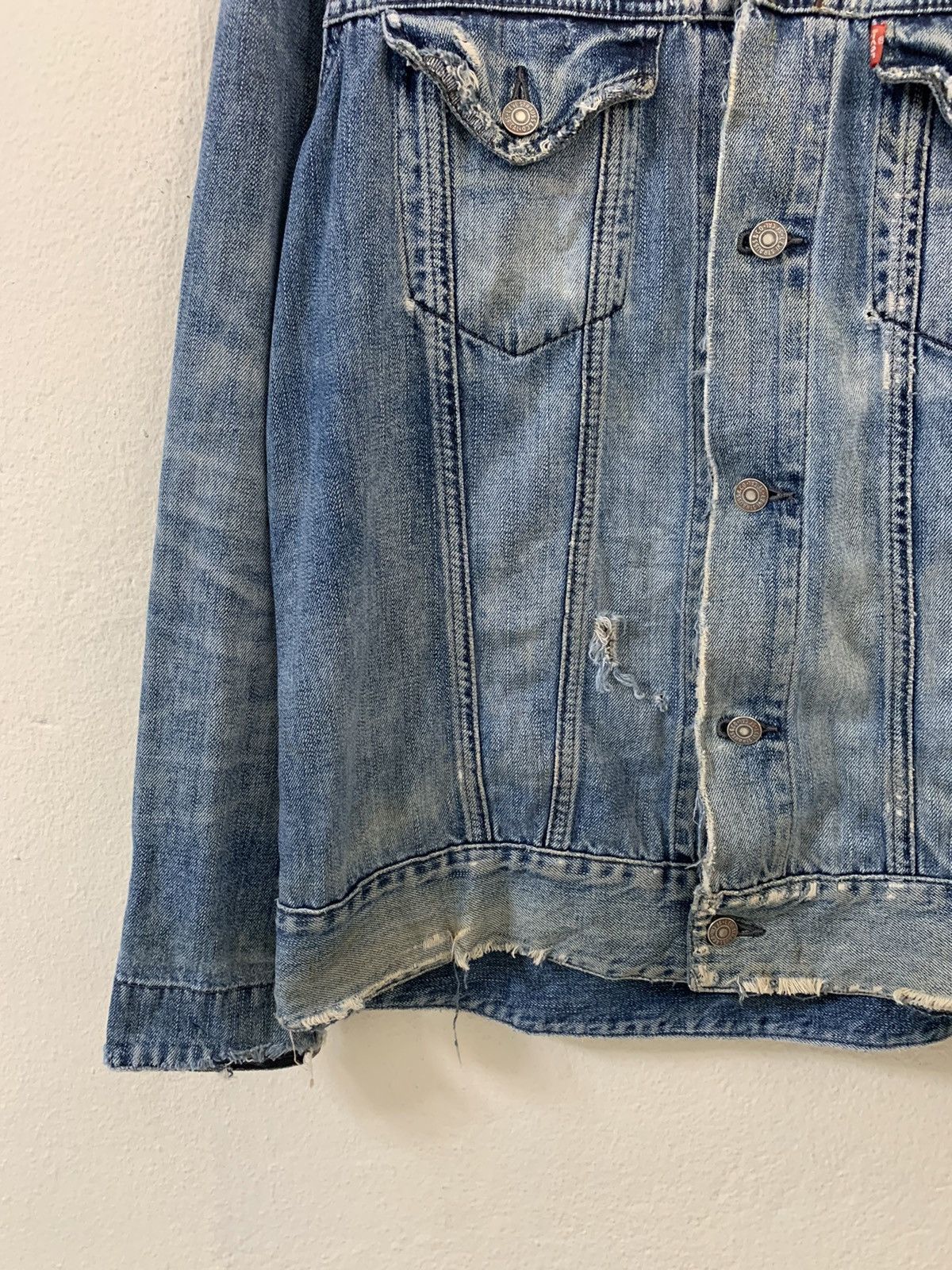 Levi's Vintage Levis Distressed Denim Jacket Size US L / EU 52-54 / 3 - 3 Thumbnail
