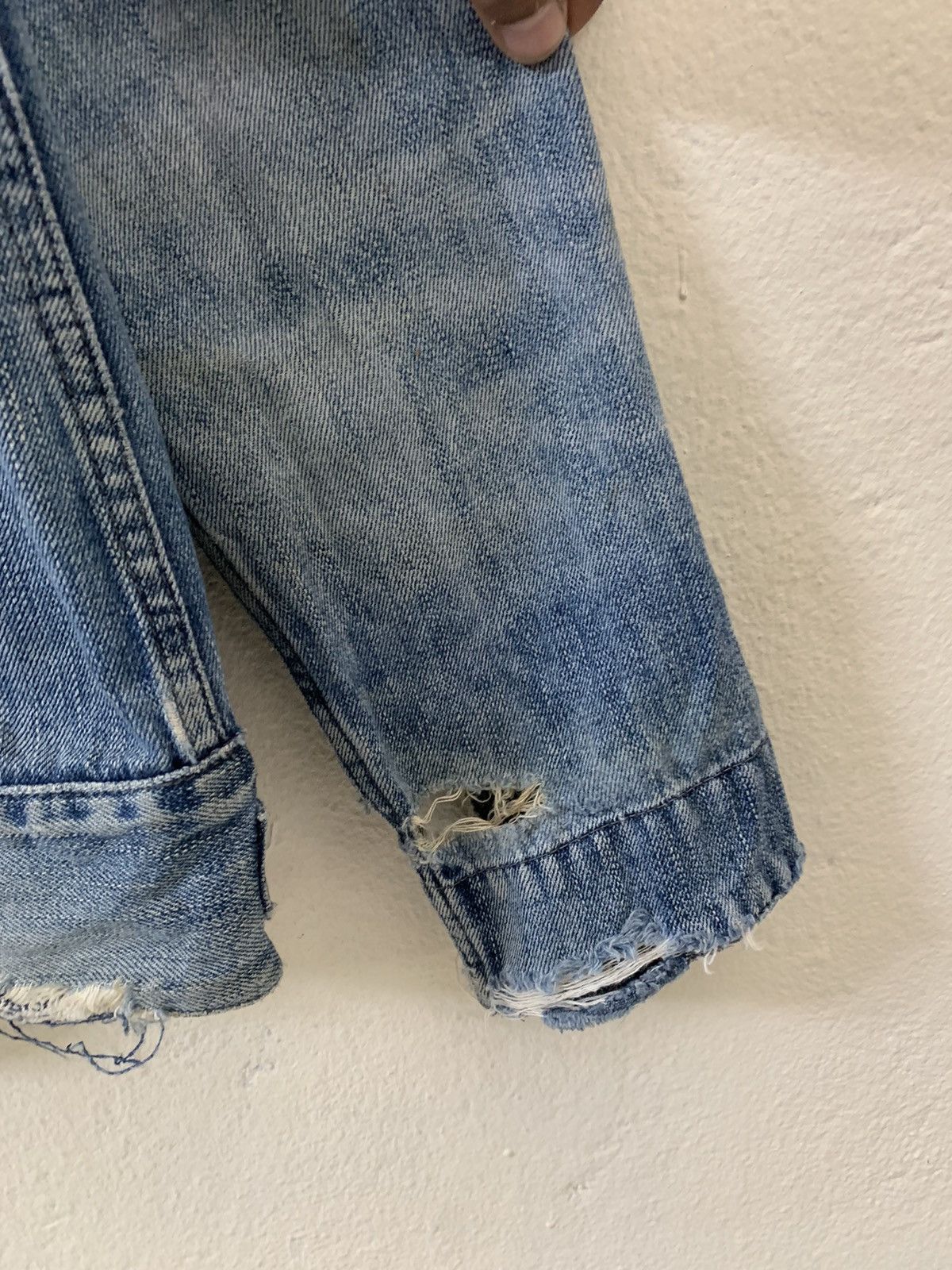 Levi's Vintage Levis Distressed Denim Jacket Size US L / EU 52-54 / 3 - 7 Thumbnail