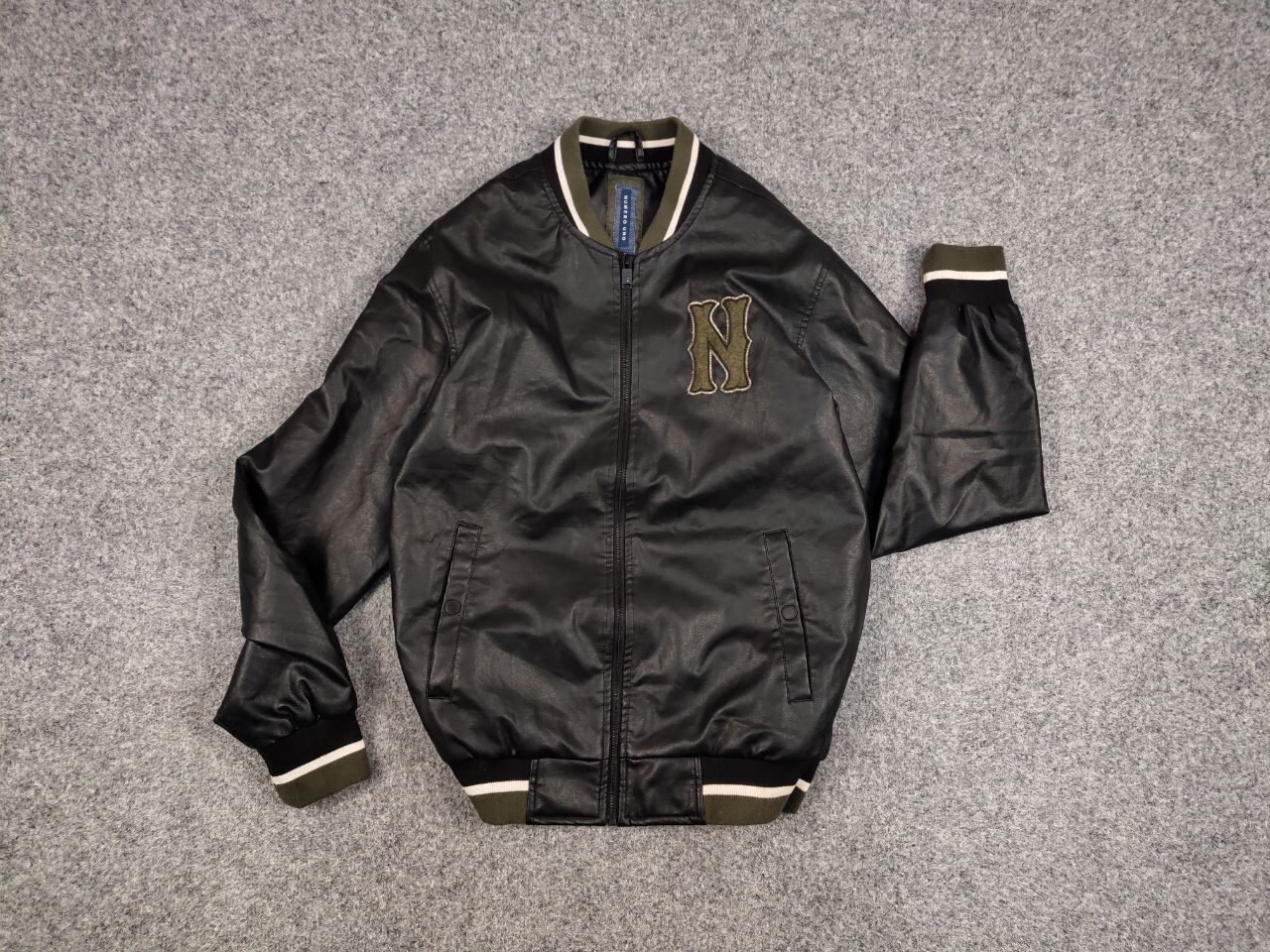 Japanese Brand Vintage y2k Varsity Letterman Bomber Jacket Eco leather Size US L / EU 52-54 / 3 - 13 Thumbnail