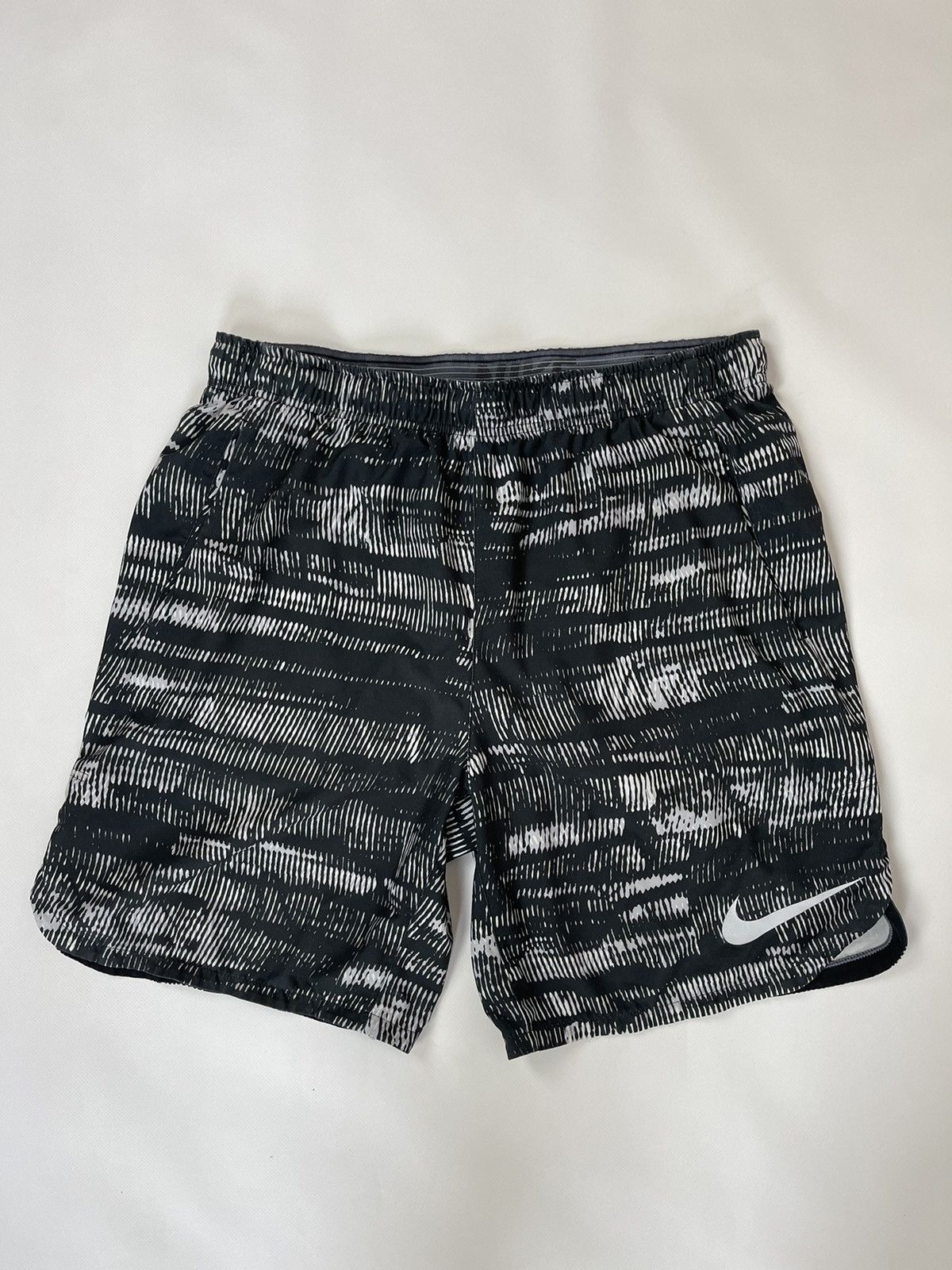 Nike Nike pattern multicolor sportswear shorts Size US 34 / EU 50 - 1 Thumbnail