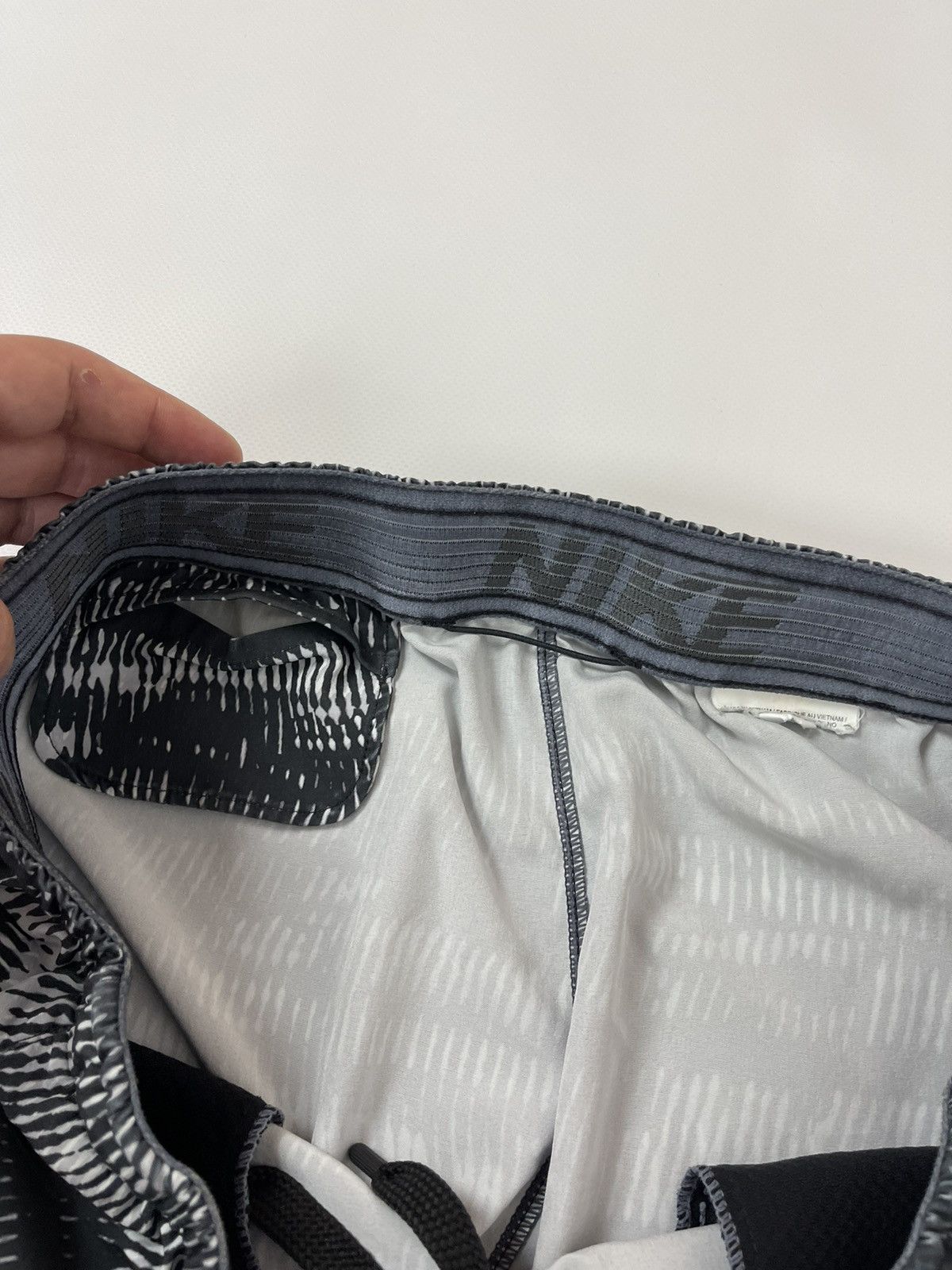 Nike Nike pattern multicolor sportswear shorts Size US 34 / EU 50 - 6 Thumbnail
