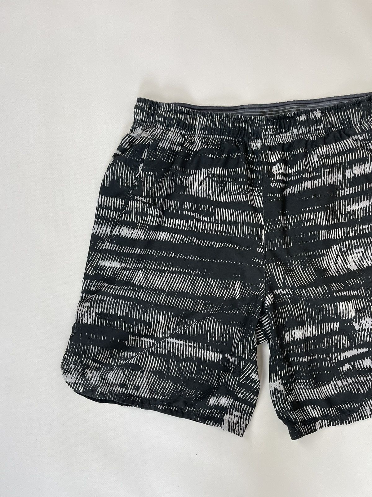 Nike Nike pattern multicolor sportswear shorts Size US 34 / EU 50 - 3 Thumbnail