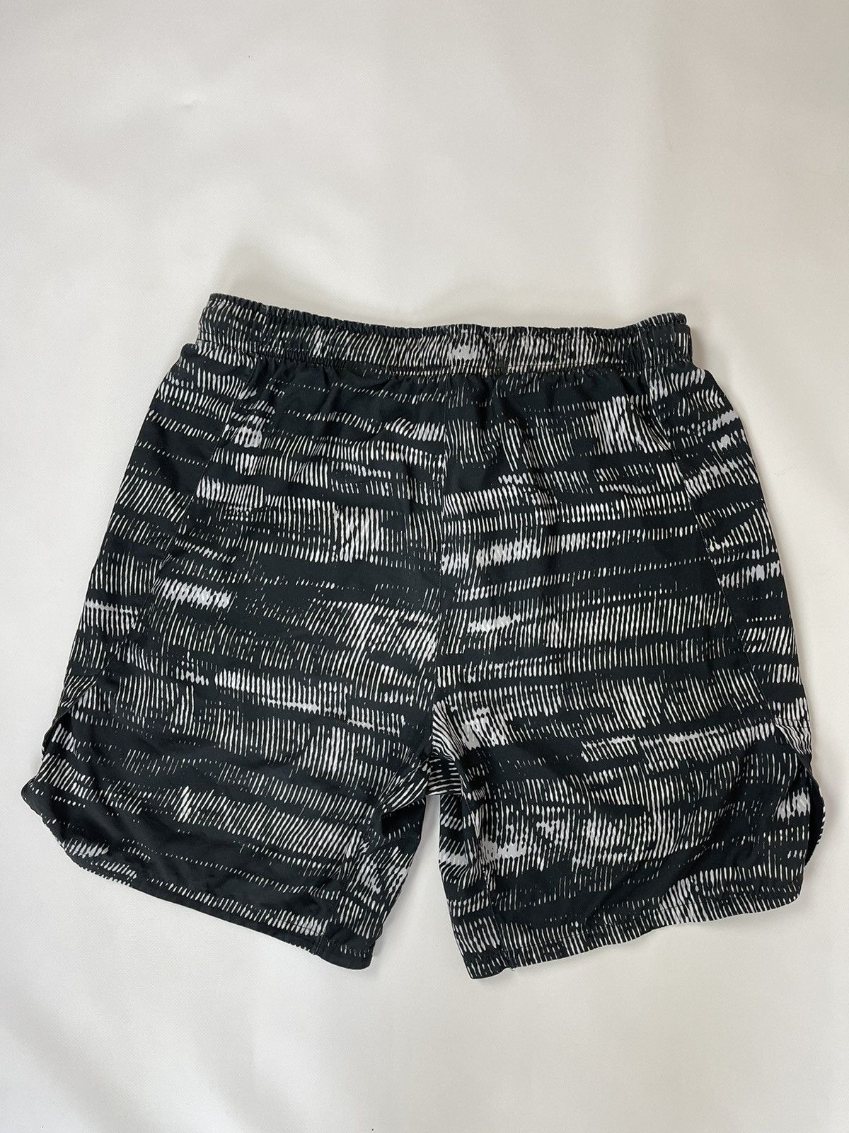 Nike Nike pattern multicolor sportswear shorts Size US 34 / EU 50 - 8 Thumbnail