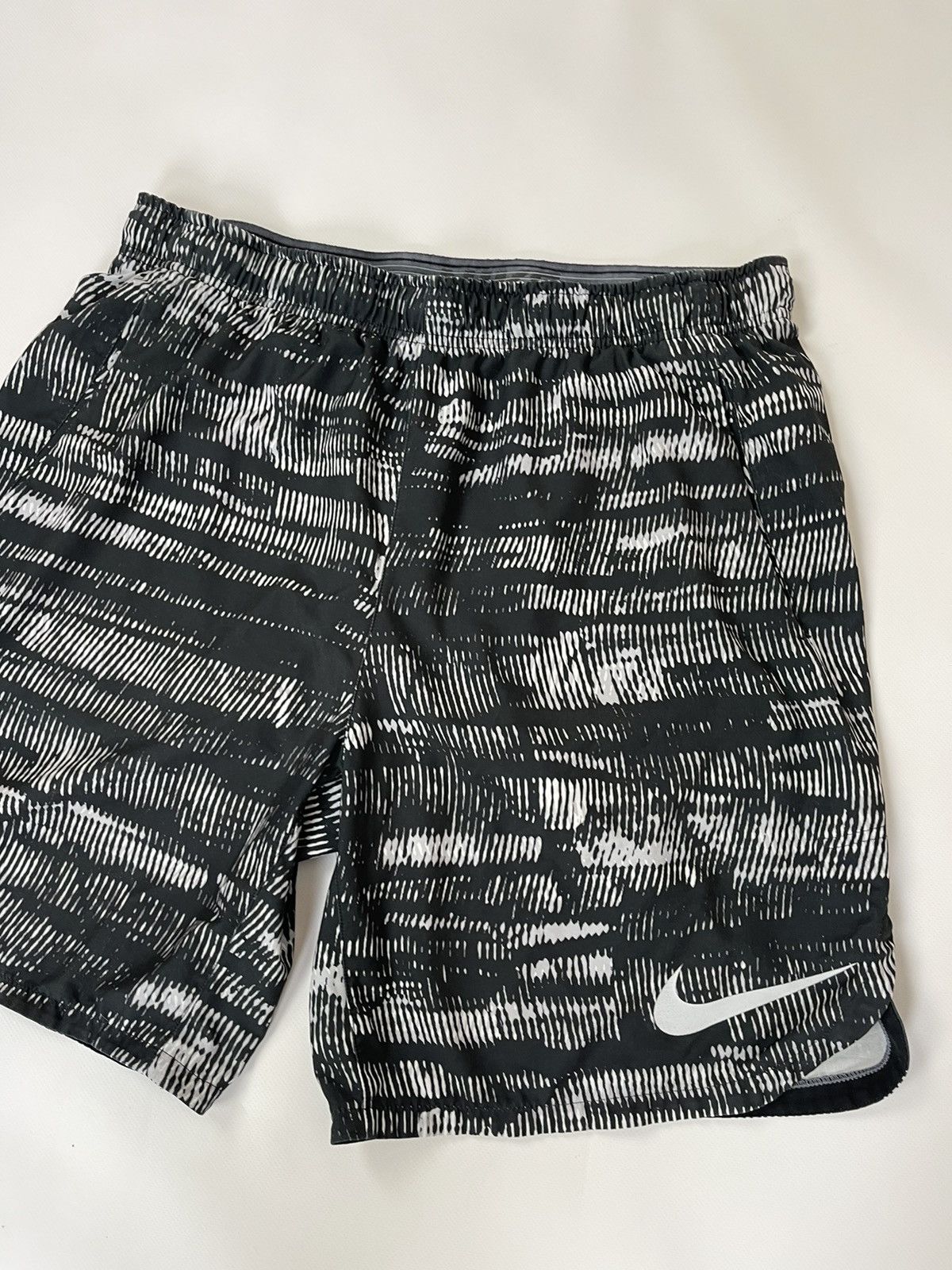 Nike Nike pattern multicolor sportswear shorts Size US 34 / EU 50 - 5 Thumbnail