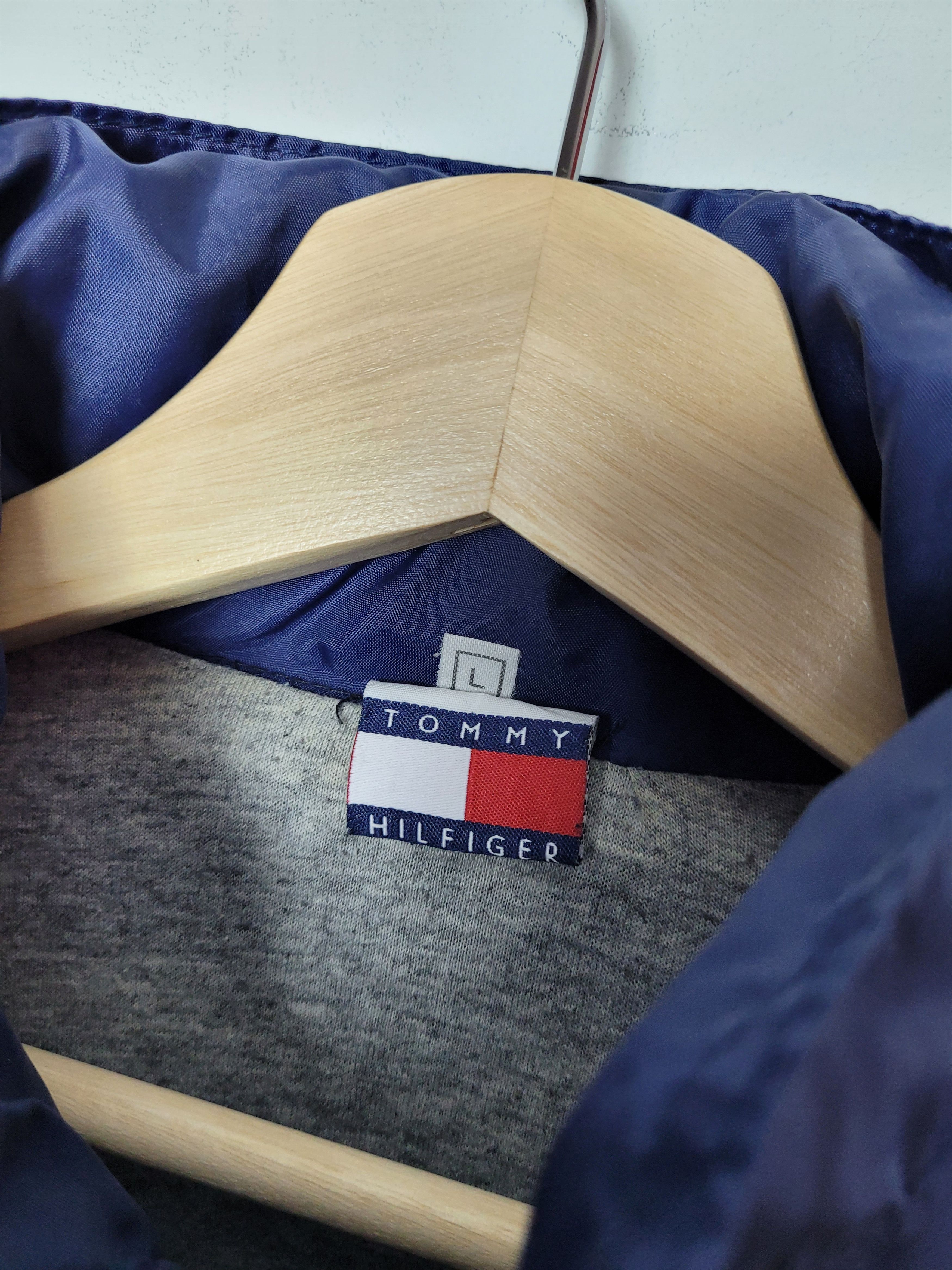 Tommy Hilfiger × Vintage Tommy Hilfiger Vintage Light Jacket Windbreaker Size US XL / EU 56 / 4 - 5 Thumbnail