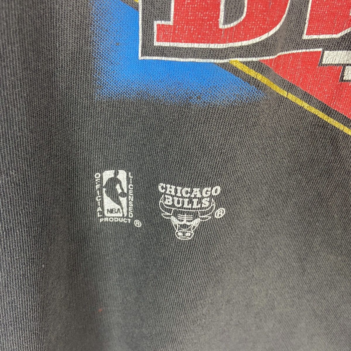 NBA Vintage 90s Chicago Bulls faded Home Team tee single NBA Size US XL / EU 56 / 4 - 5 Thumbnail