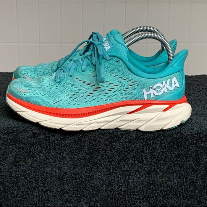 Hoka One One WOMENS HOKA ONE ONE CLIFTON 8 RUNNING SHOES SIZE 7B LIKE