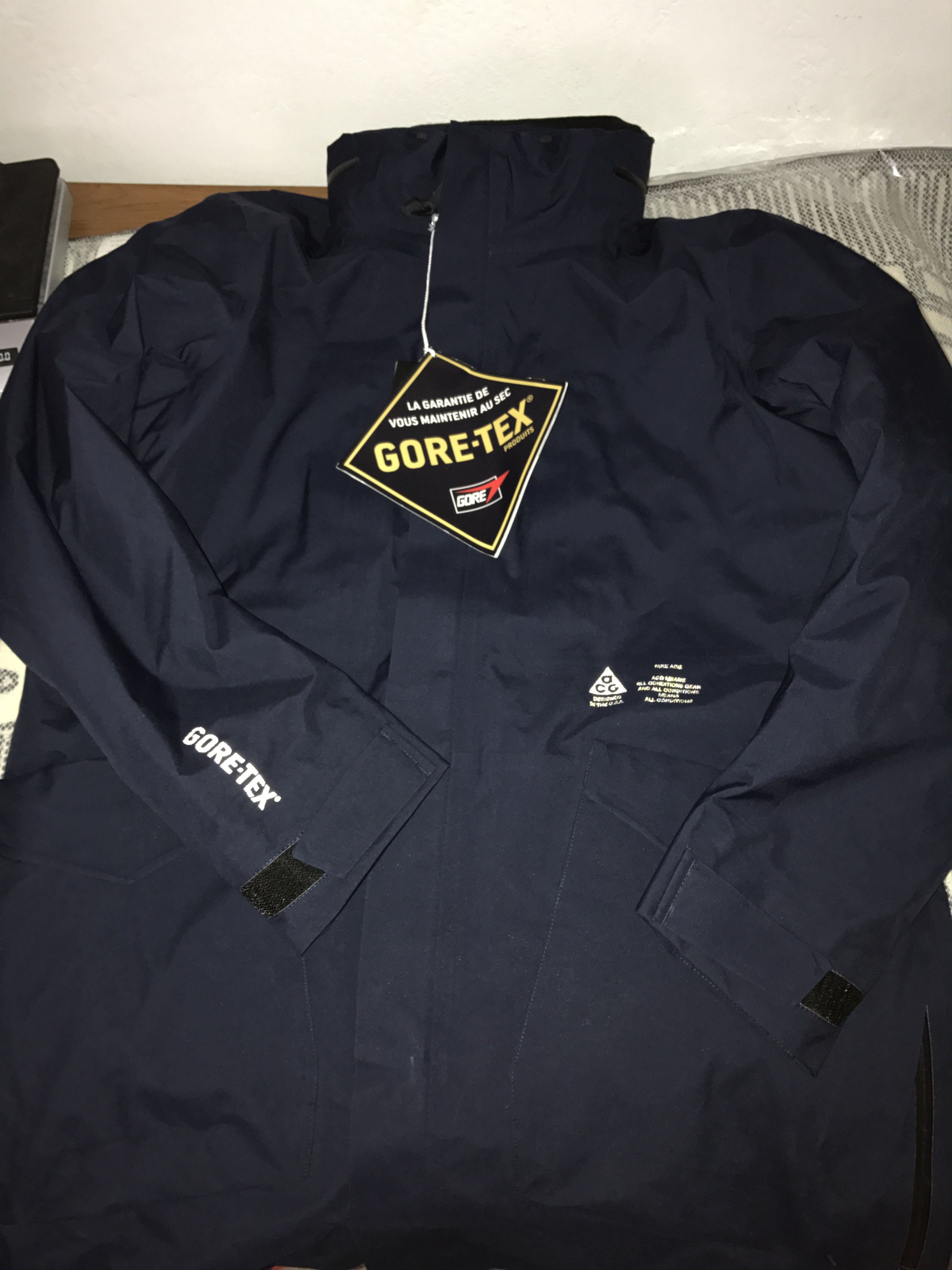 Nike ACG Nike NikeLab ACG Trench System 2-in-1 Jacket - Size Nike ACG Nike NikeLab ACG Trench System 2-in-1 Jacket - Size