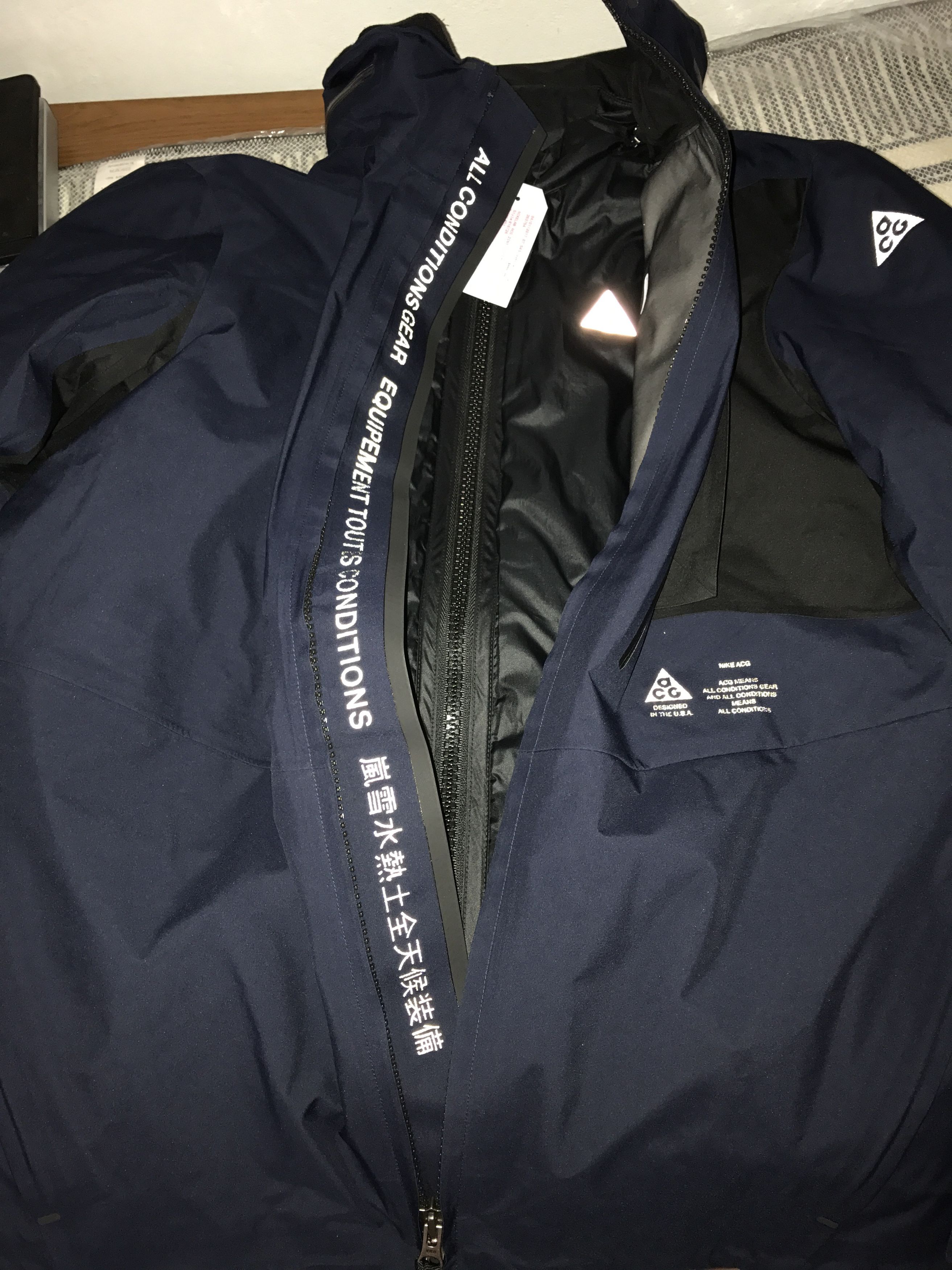 Nike ACG Nike NikeLab ACG Trench System 2-in-1 Jacket - Size Nike ACG Nike NikeLab ACG Trench System 2-in-1 Jacket - Size