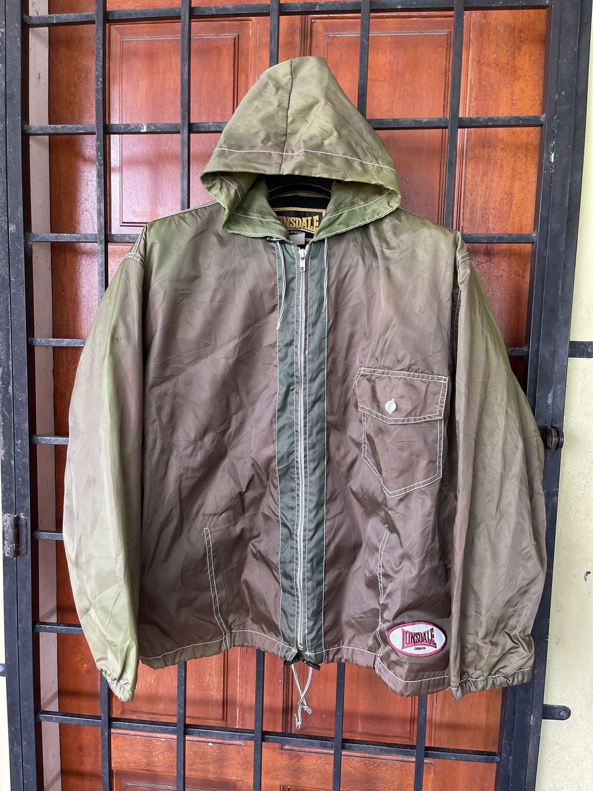 Very rare BURGANDY COLOUR LONSDALE HOODIE JACKET