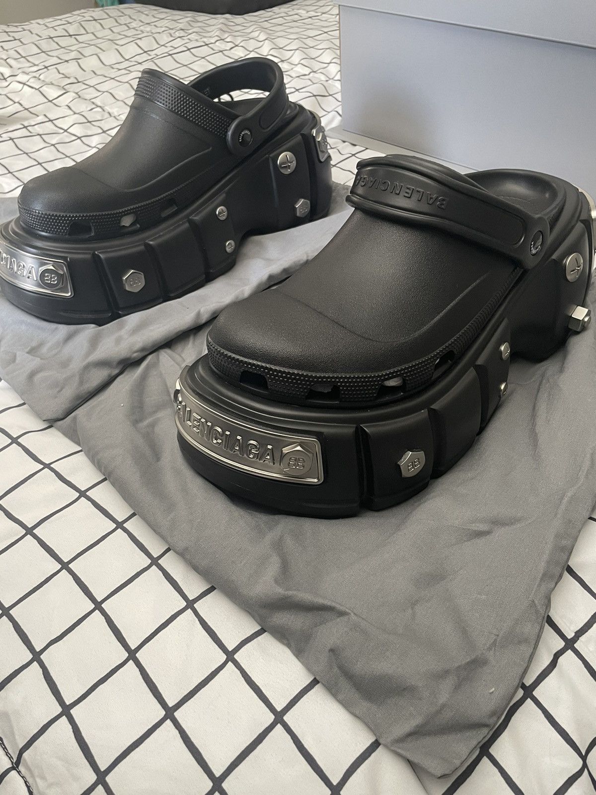 PEF Overflødig Lærd Balenciaga Men's Balenciaga x Crocs Metal Plated Platform Crocs | Grailed