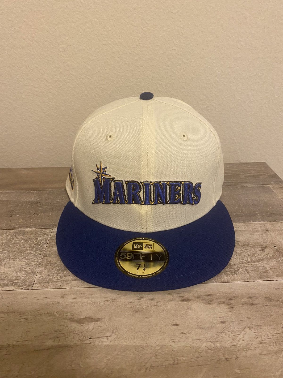 New Era 7 1/4 Seattle Mariners Script Cream 40th Anniversary Patch