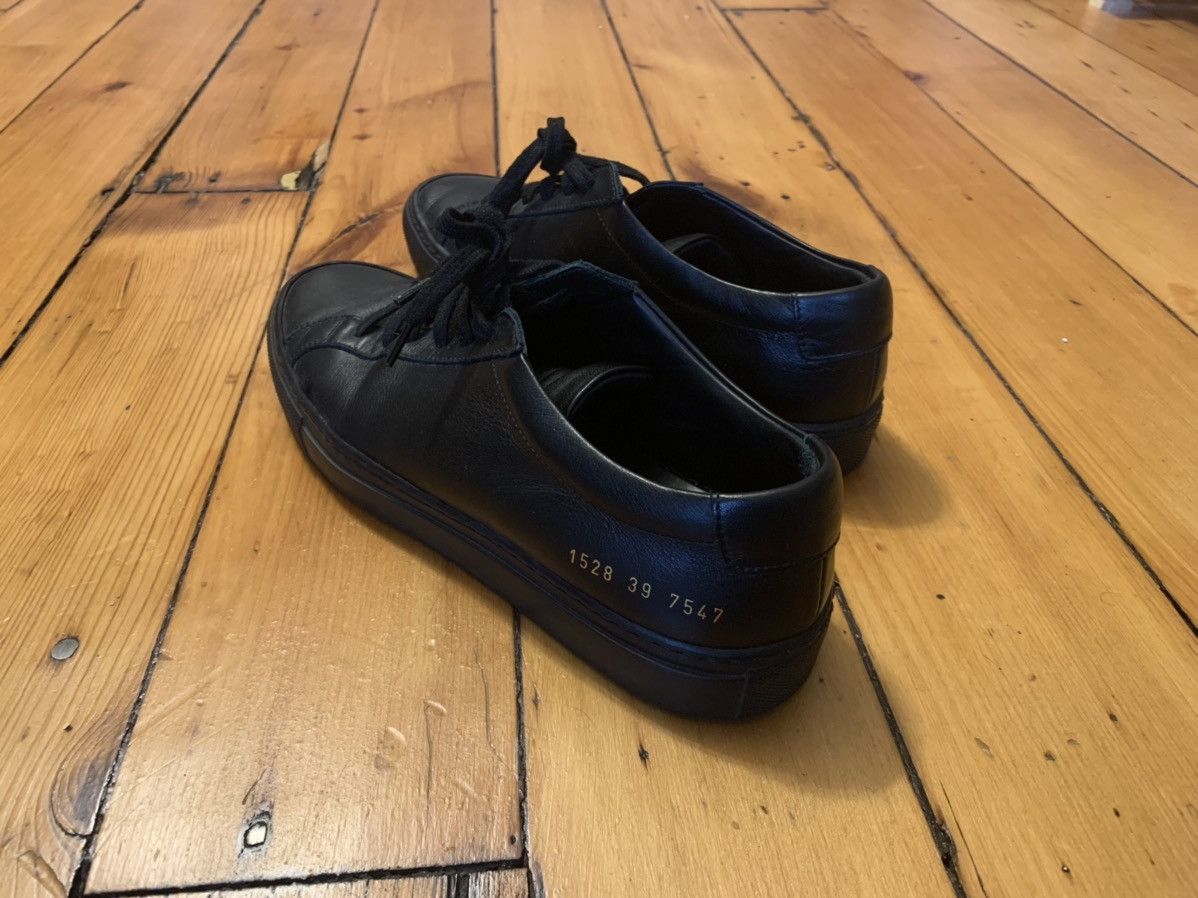 Common Projects Common Projects Achilles Low Black Size US 6.5 / EU 39-40 - 1 Thumbnail