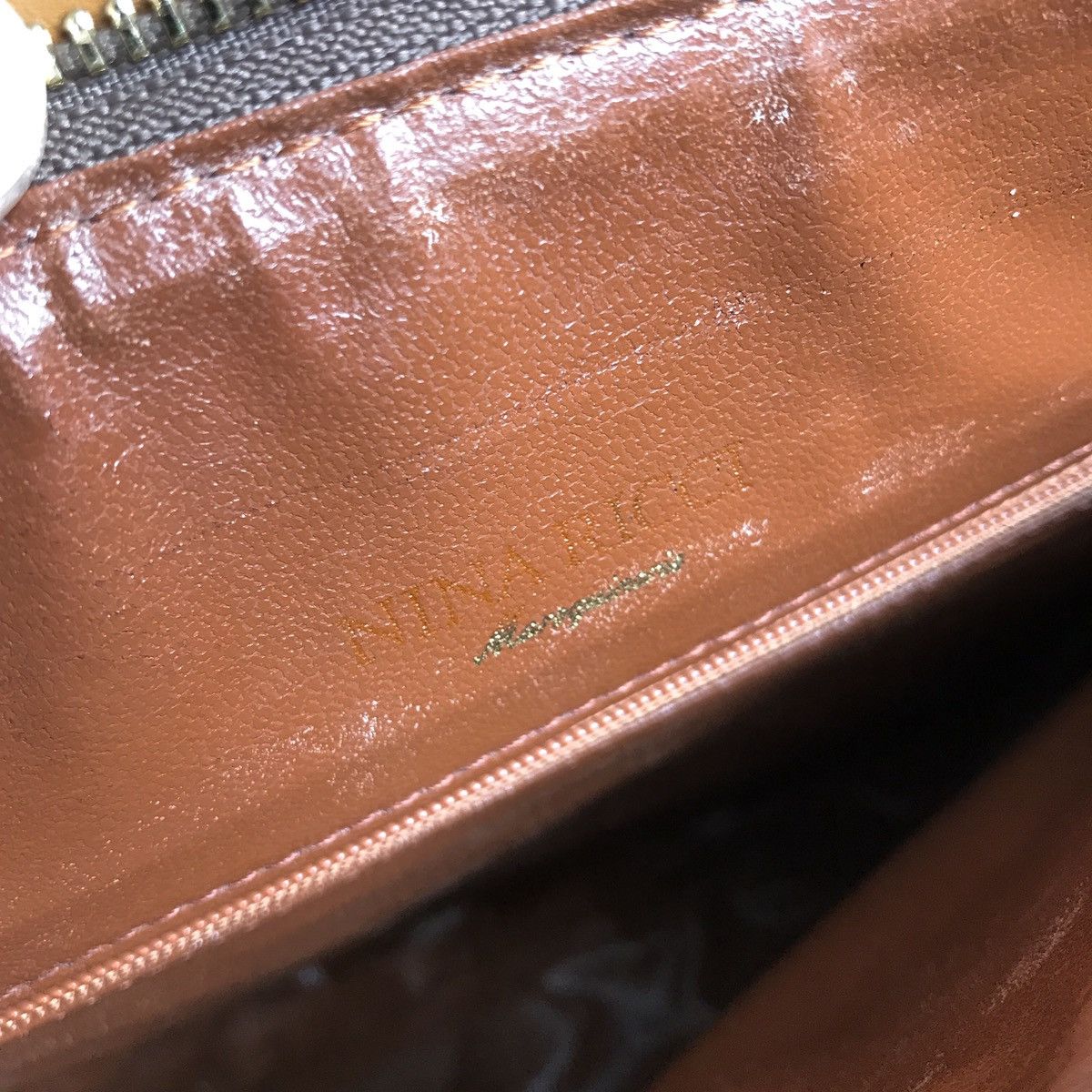 Vintage Authentic Vintage Nina Ricci Paris Leather Handheld Bag Size ONE SIZE - 11 Preview