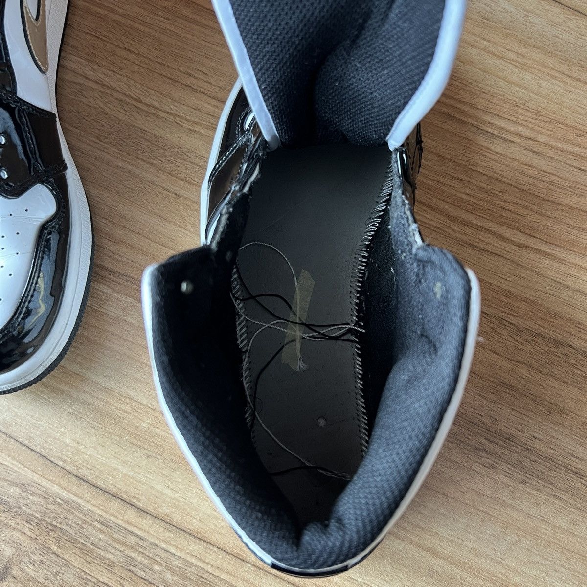 Jordan Brand Air Jordan 1 Mid Patent Black Gold Size US 8 / EU 41 - 11 Thumbnail