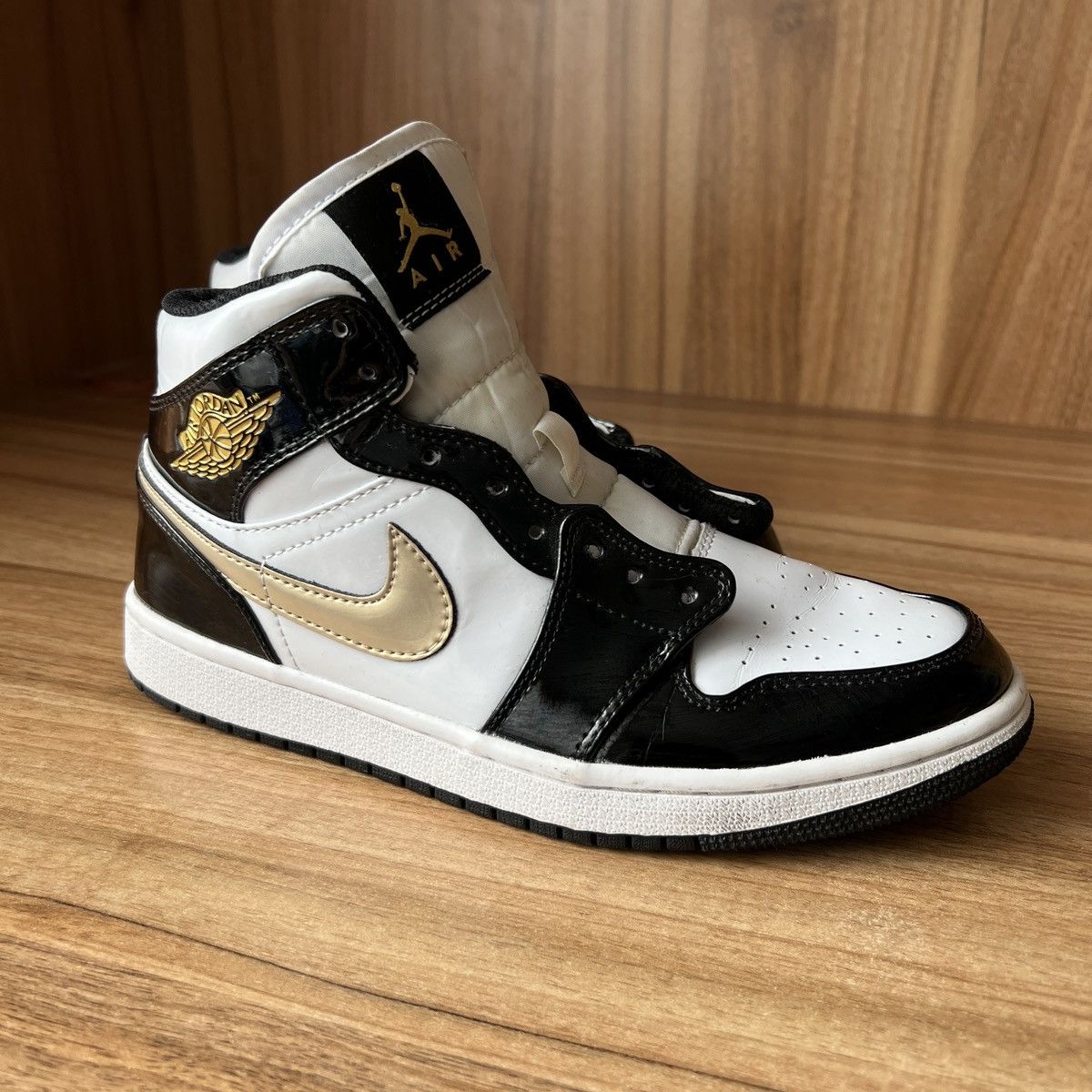 Jordan Brand Air Jordan 1 Mid Patent Black Gold Size US 8 / EU 41 - 5 Thumbnail