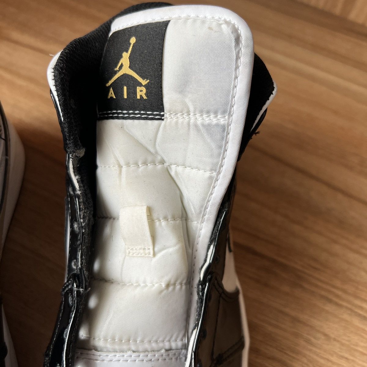 Jordan Brand Air Jordan 1 Mid Patent Black Gold Size US 8 / EU 41 - 10 Thumbnail