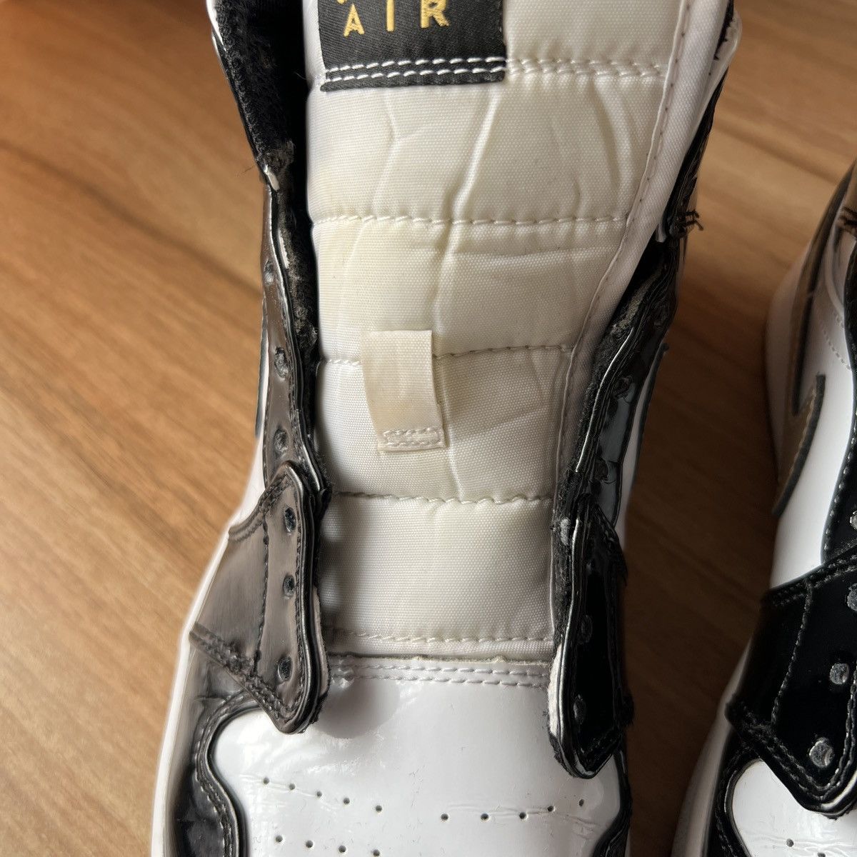 Jordan Brand Air Jordan 1 Mid Patent Black Gold Size US 8 / EU 41 - 9 Thumbnail