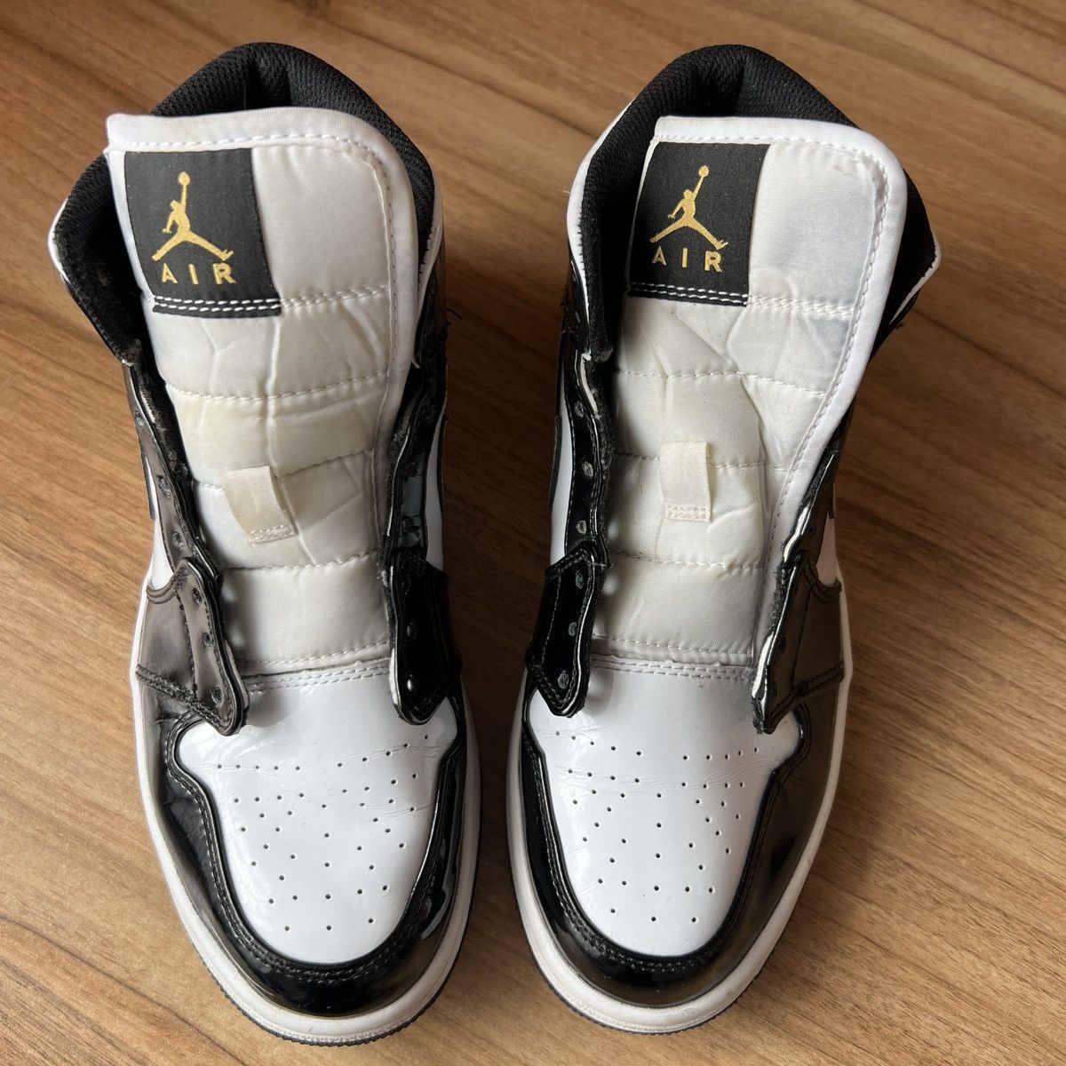 Jordan Brand Air Jordan 1 Mid Patent Black Gold Size US 8 / EU 41 - 7 Thumbnail