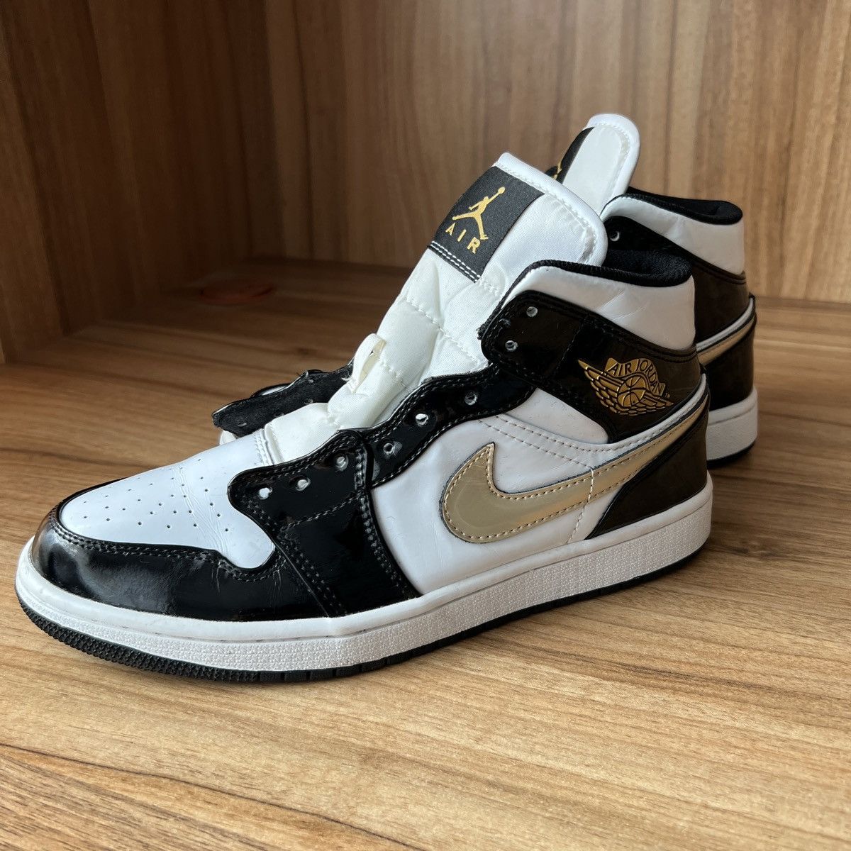 Jordan Brand Air Jordan 1 Mid Patent Black Gold Size US 8 / EU 41 - 2 Thumbnail