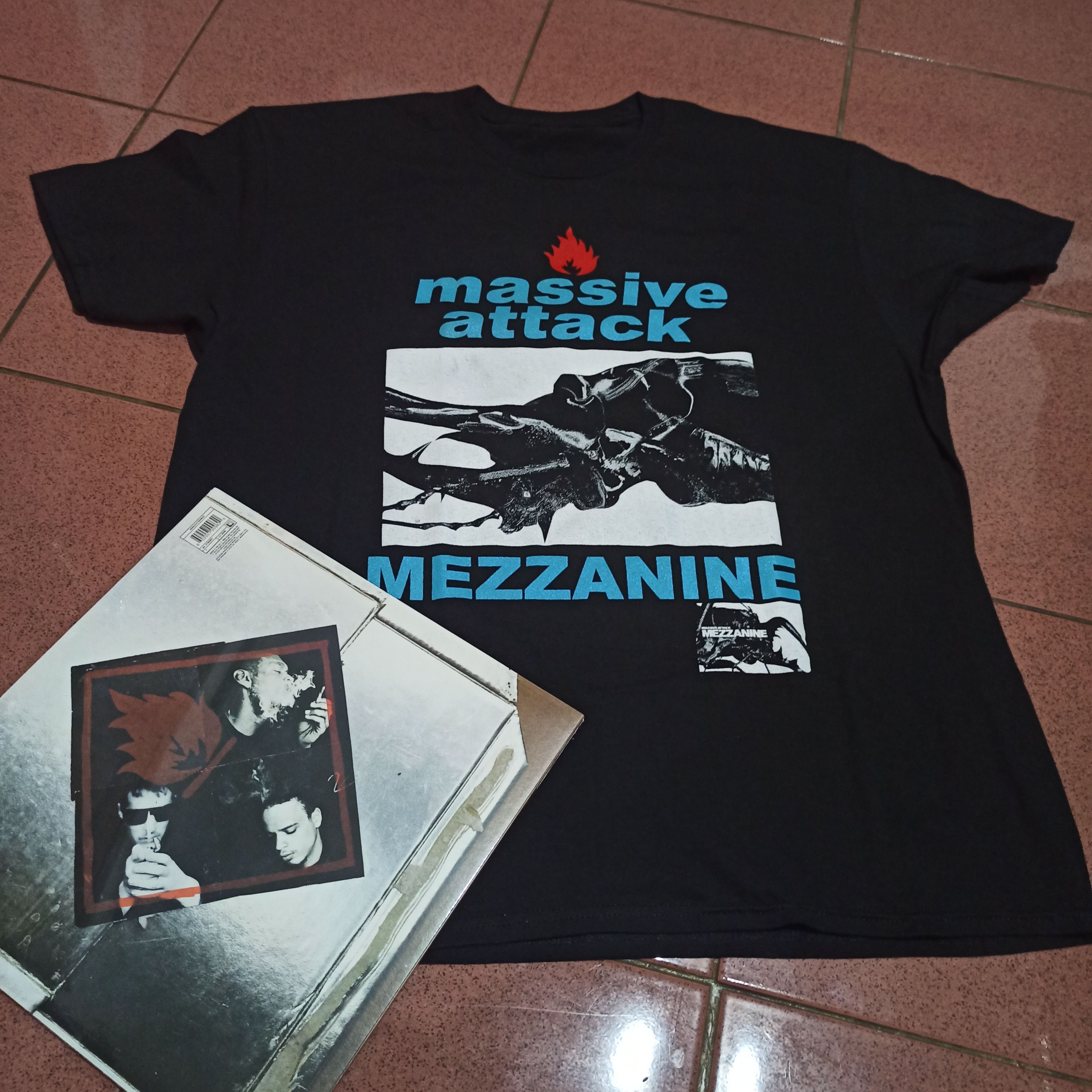 Good Music Merchandise × Rare × Rock T Shirt Massive Attack Good Music Merchandise × Rare × Rock T Shirt Massive Attack