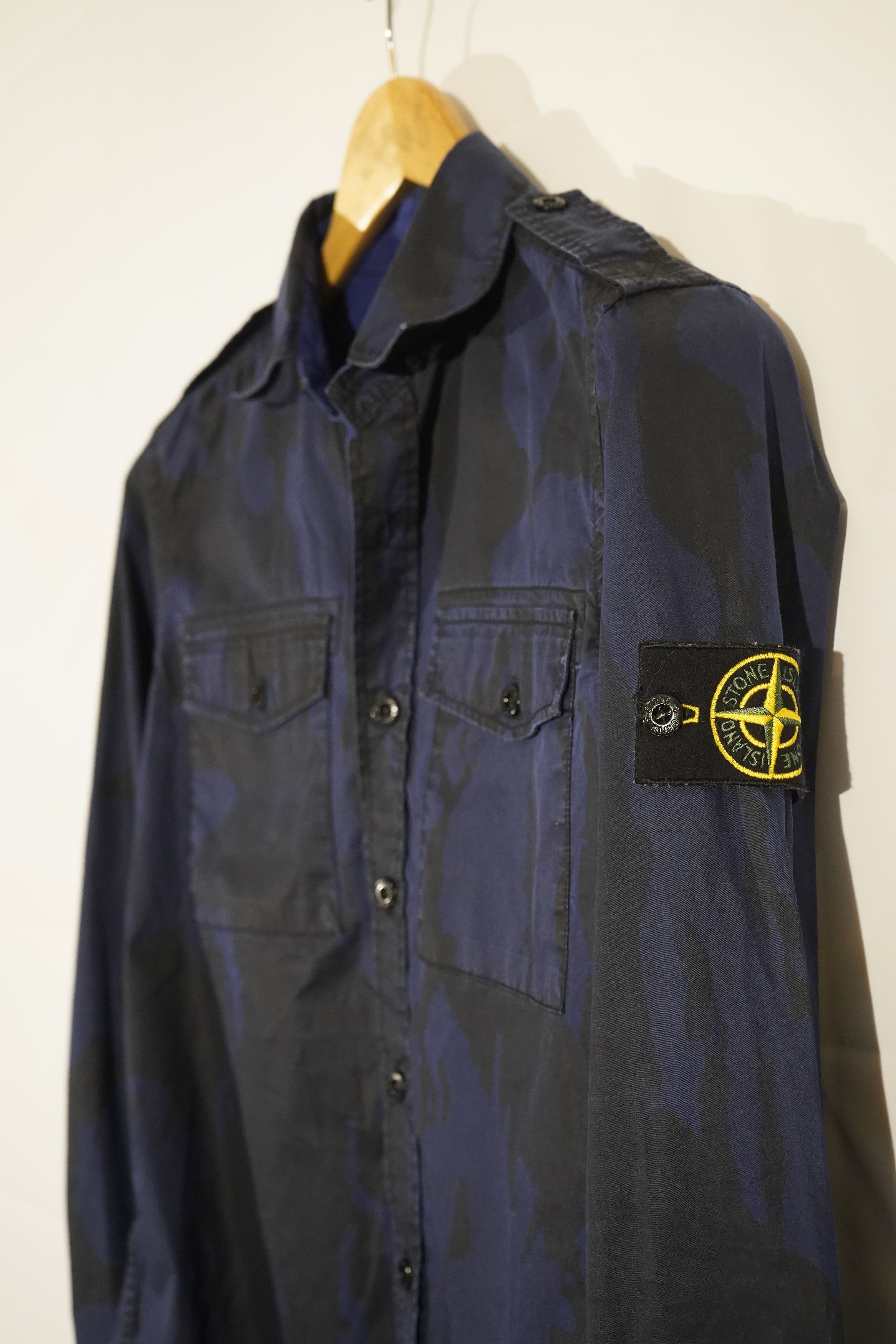 Stone Island Tonal blue camo cotton shirt Size US S / EU 44-46 / 1 - 1 Thumbnail