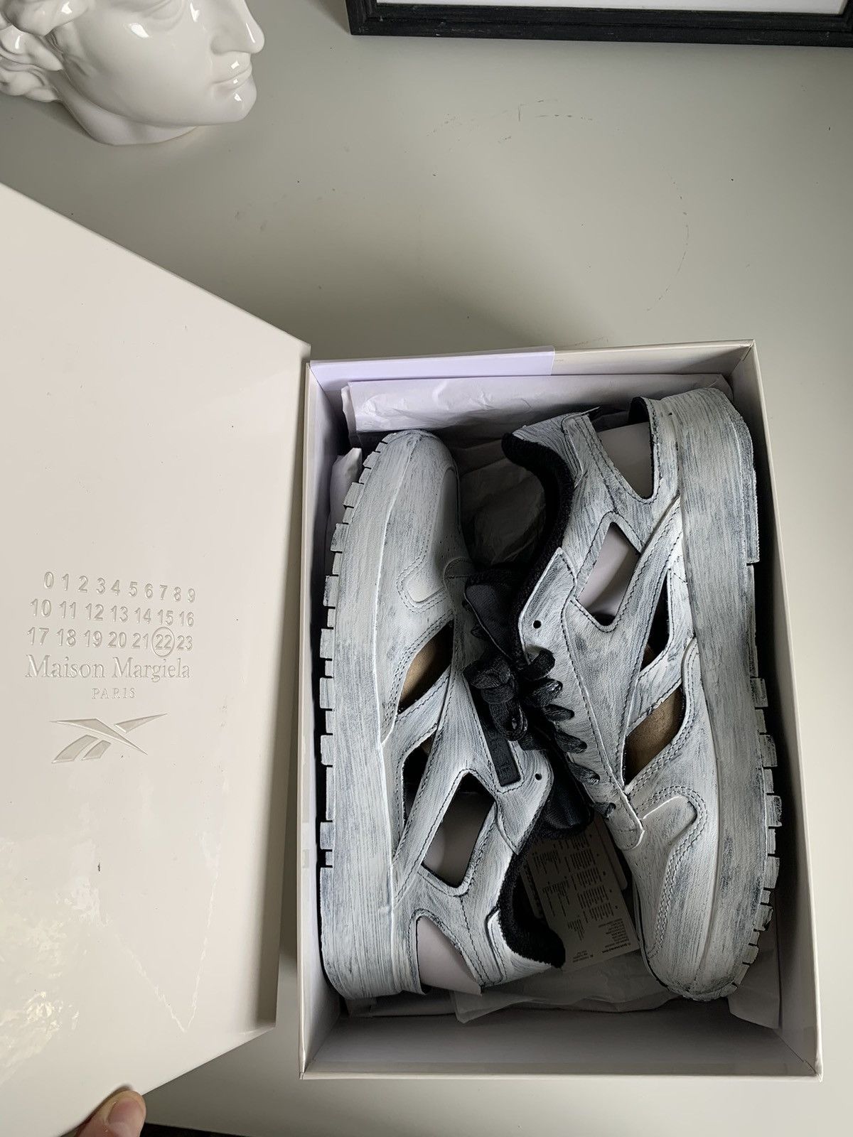 Maison Margiela × Reebok MAISON MARGIELA x Reebok Classic Leather DQ Tabi shoes Size US 9 / EU 42 - 17 Thumbnail