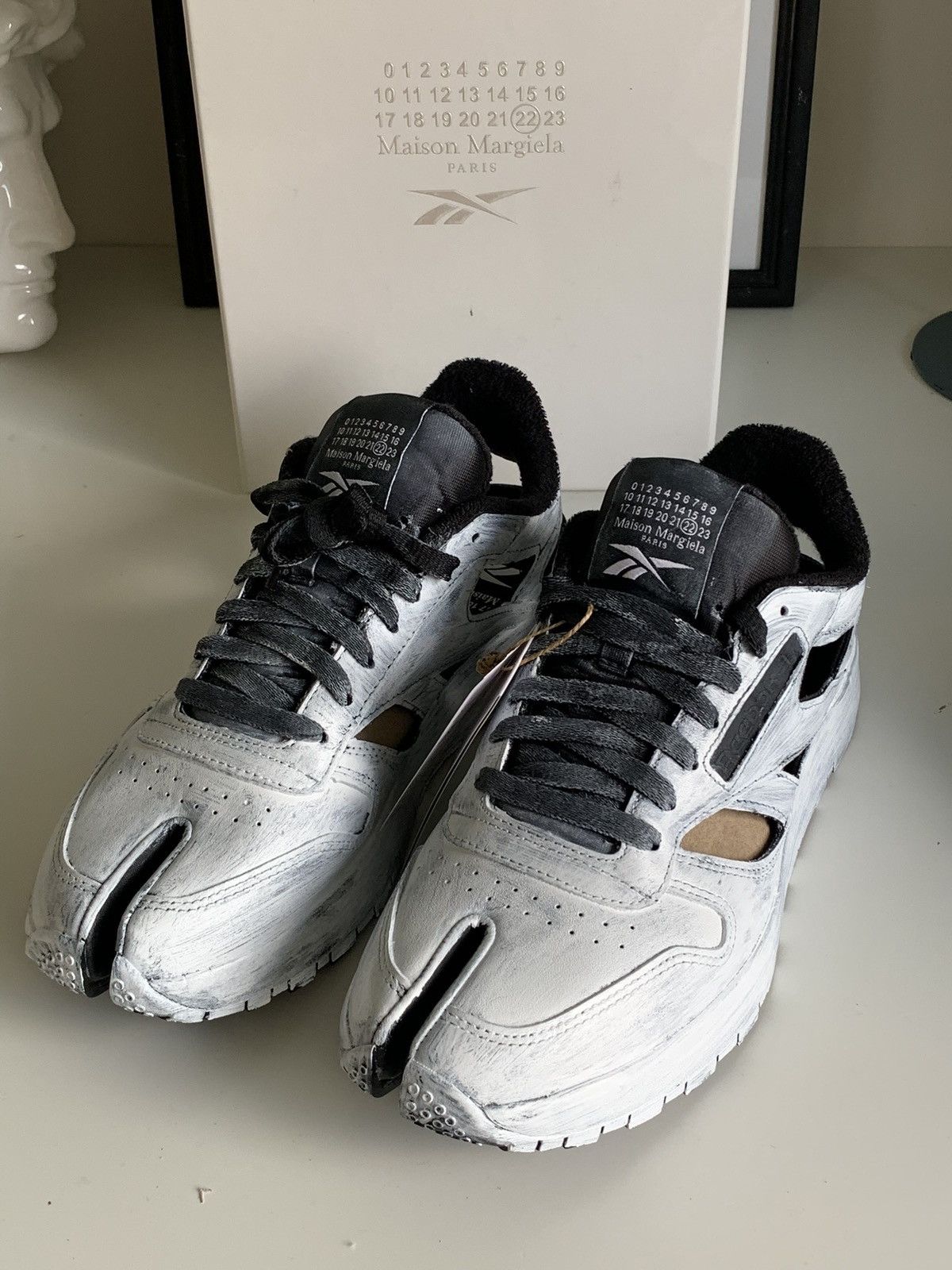 Maison Margiela × Reebok MAISON MARGIELA x Reebok Classic Leather DQ Tabi shoes Size US 9 / EU 42 - 12 Thumbnail