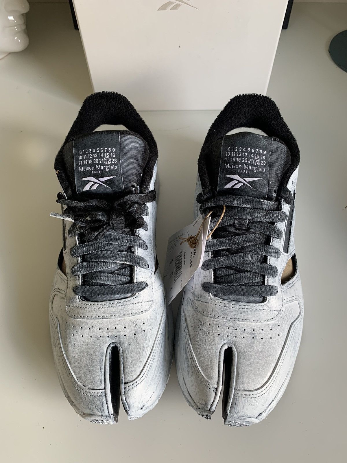 Maison Margiela × Reebok MAISON MARGIELA x Reebok Classic Leather DQ Tabi shoes Size US 9 / EU 42 - 7 Thumbnail
