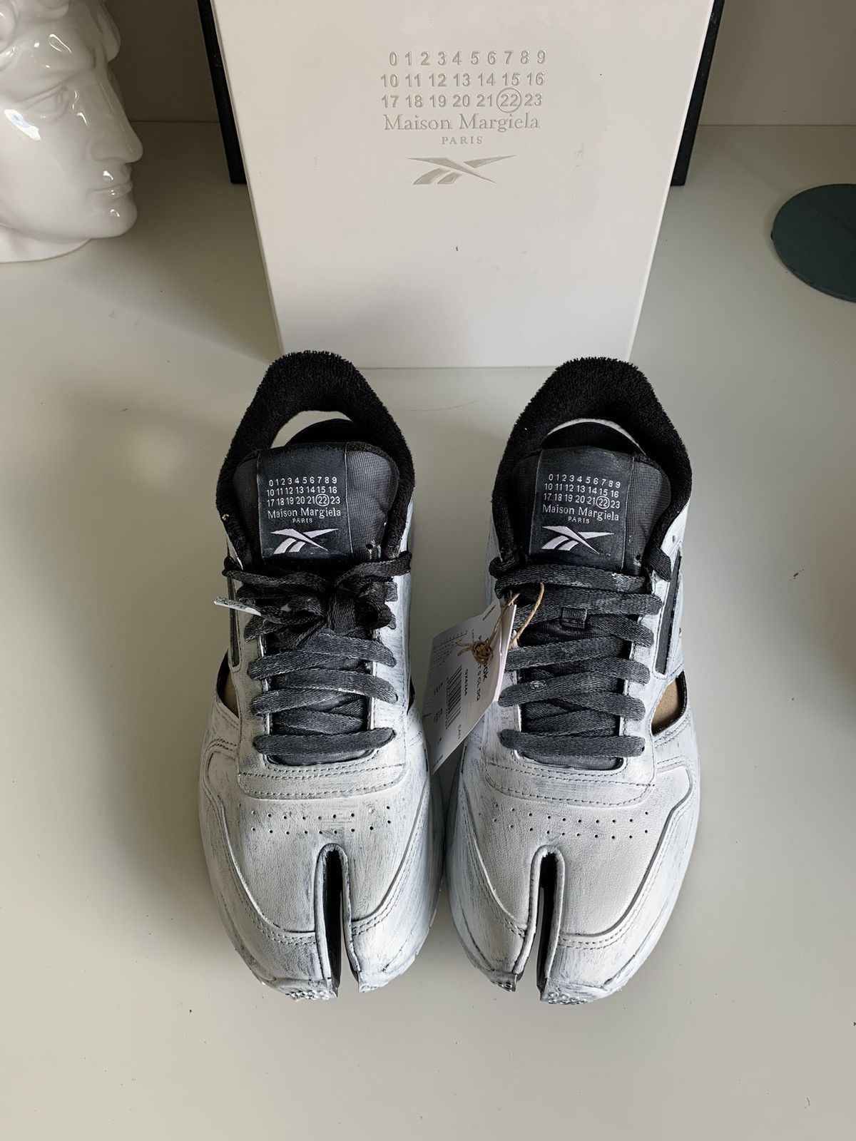 Maison Margiela × Reebok MAISON MARGIELA x Reebok Classic Leather DQ Tabi shoes Size US 9 / EU 42 - 6 Thumbnail