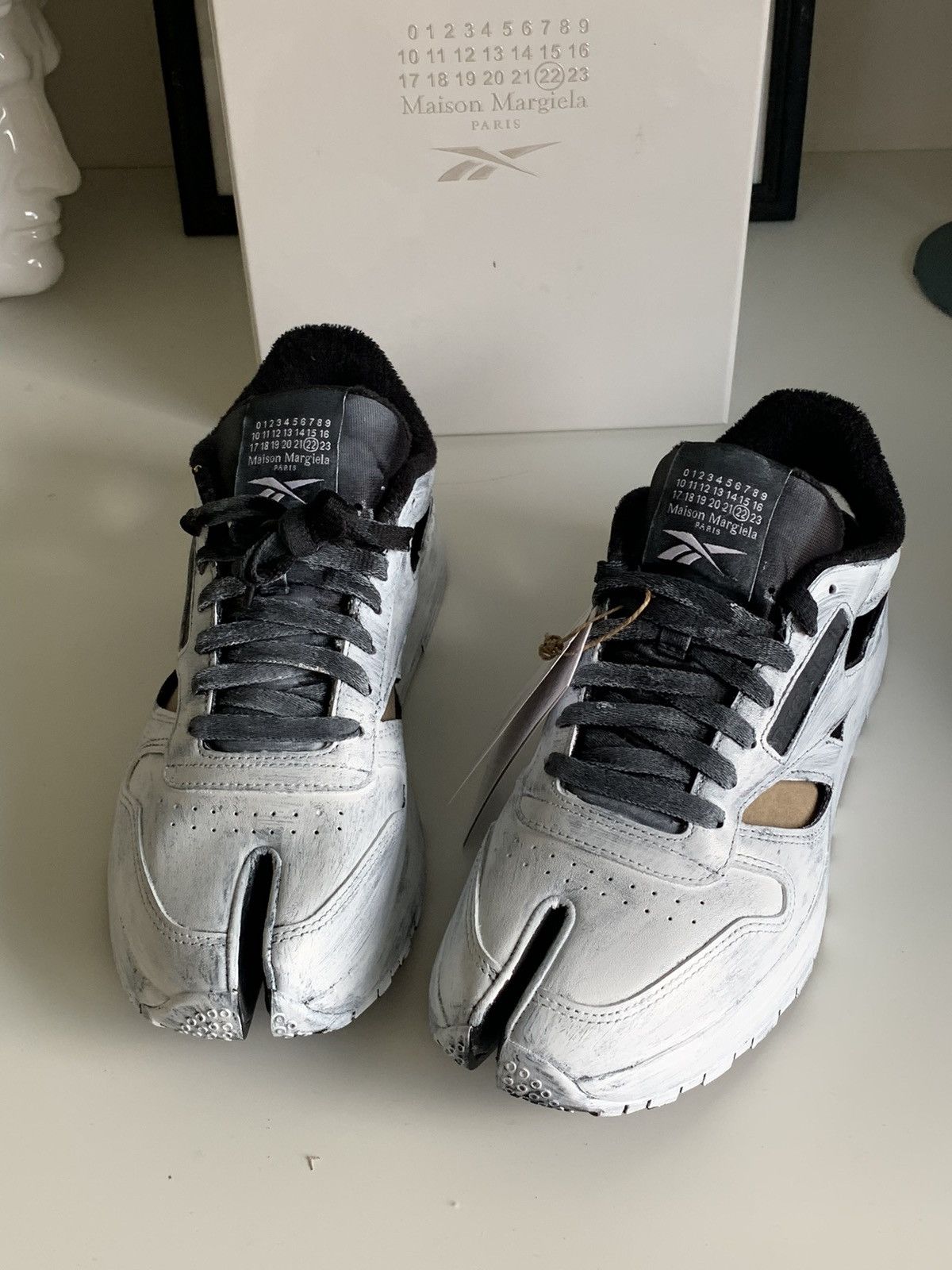 Maison Margiela × Reebok MAISON MARGIELA x Reebok Classic Leather DQ Tabi shoes Size US 9 / EU 42 - 11 Thumbnail