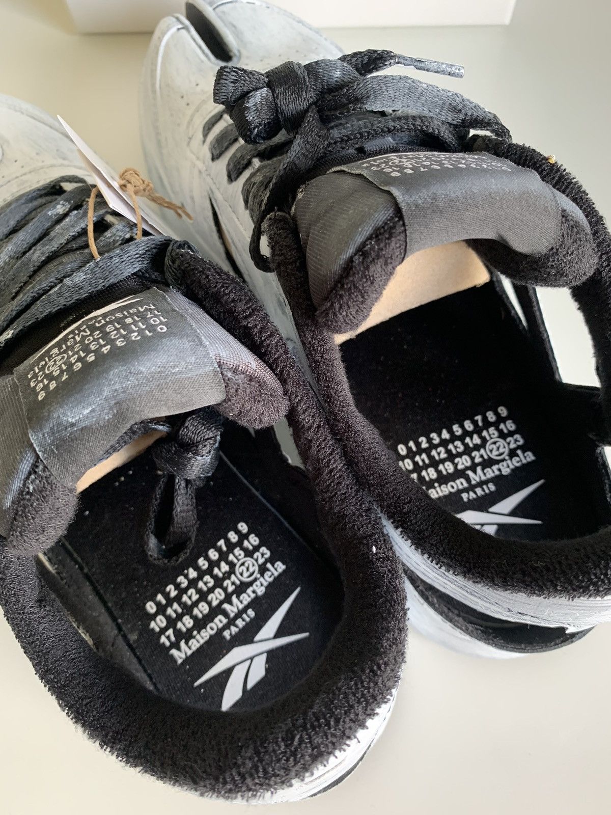 Maison Margiela × Reebok MAISON MARGIELA x Reebok Classic Leather DQ Tabi shoes Size US 9 / EU 42 - 5 Thumbnail