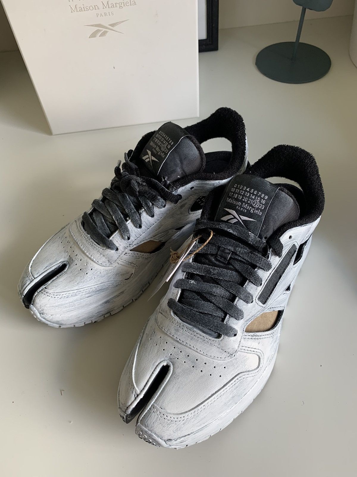 Maison Margiela × Reebok MAISON MARGIELA x Reebok Classic Leather DQ Tabi shoes Size US 9 / EU 42 - 9 Thumbnail