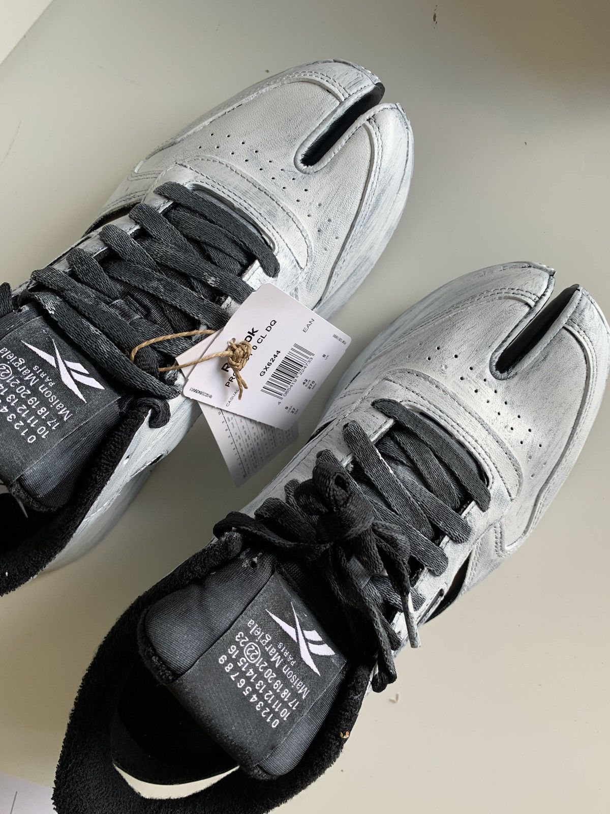 Maison Margiela × Reebok MAISON MARGIELA x Reebok Classic Leather DQ Tabi shoes Size US 9 / EU 42 - 8 Thumbnail