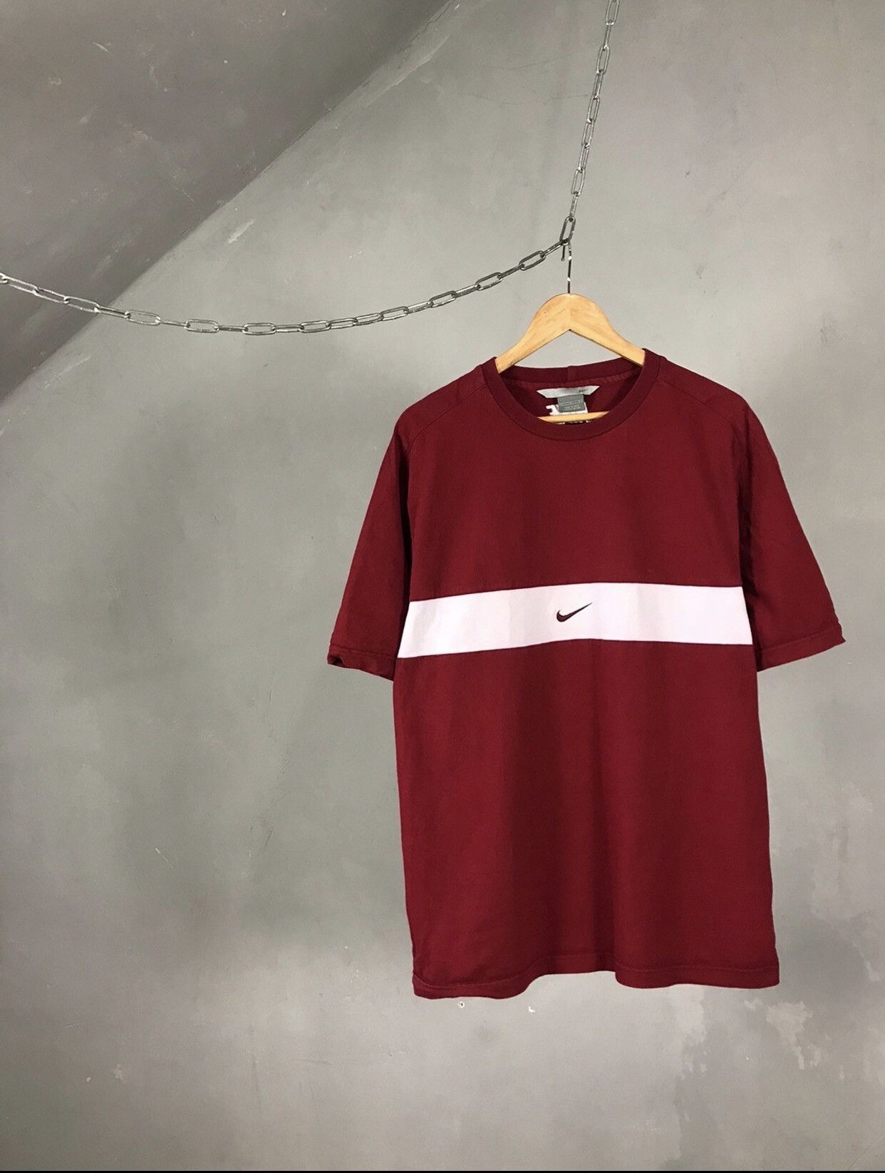 Nike Nike vintage swoosh streetwear center logo tee Size US L / EU 52-54 / 3 - 1 Thumbnail