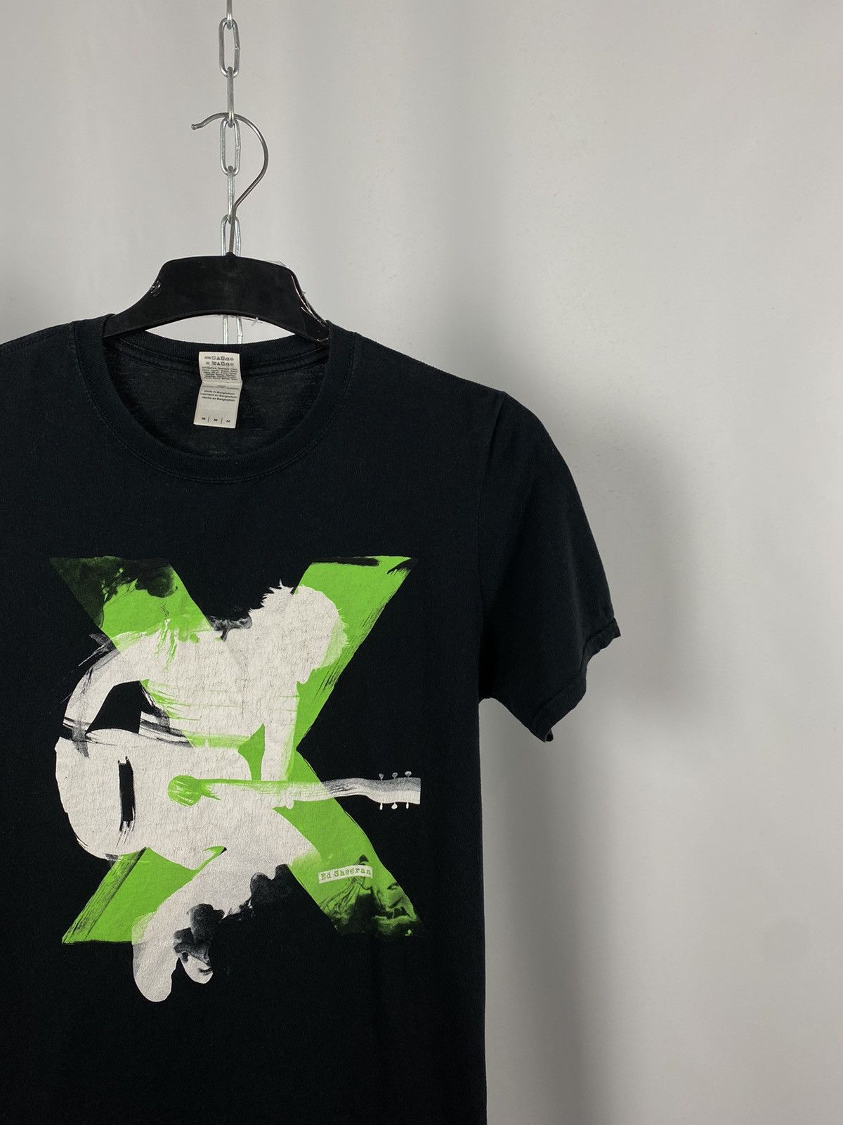 Band Tees Ed Sheeran big logo rock tee band tee size M Size US S / EU 44-46 / 1 - 2 Thumbnail