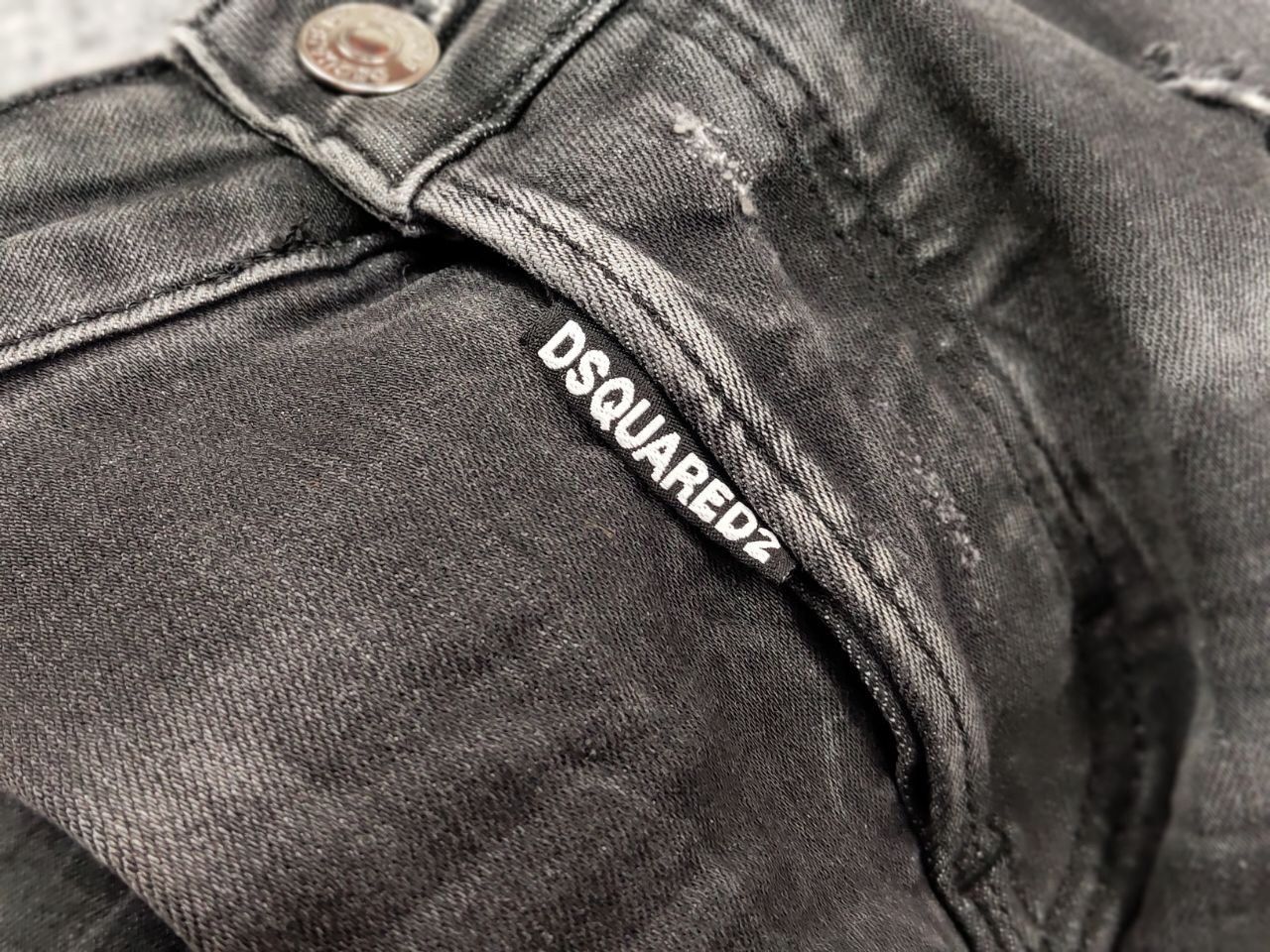 Dsquared2 Dsquared2 Designer Black Paint Logo Distressed Denim Jeans Size US 30 / EU 46 - 20 Thumbnail