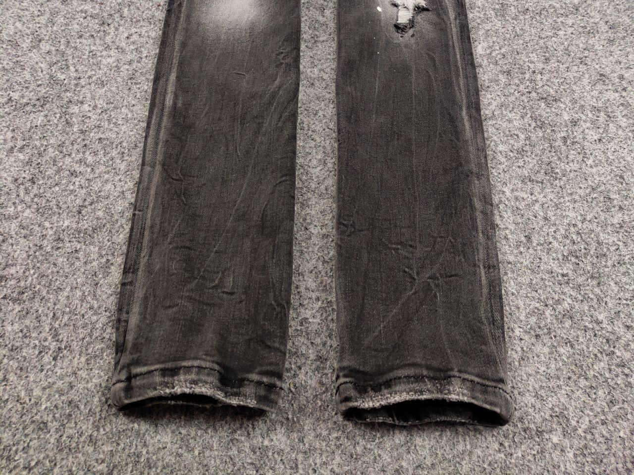 Dsquared2 Dsquared2 Designer Black Paint Logo Distressed Denim Jeans Size US 30 / EU 46 - 8 Thumbnail