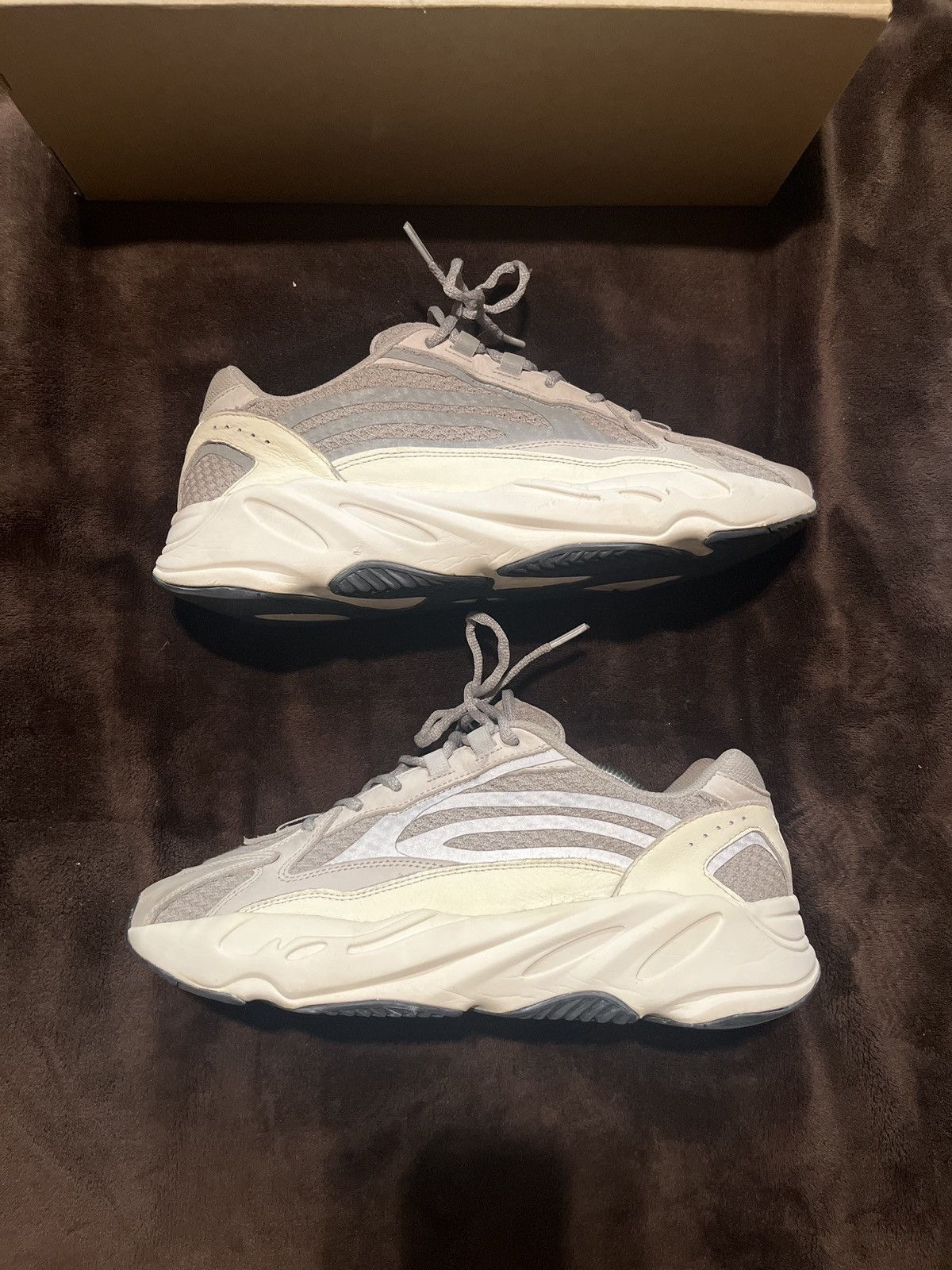 kanye west yeezy 700 static