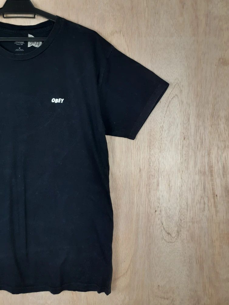 Japanese Brand × Obey Obey smoking art black Tshirt #pakaidumoh Size US M / EU 48-50 / 2 - 6 Thumbnail