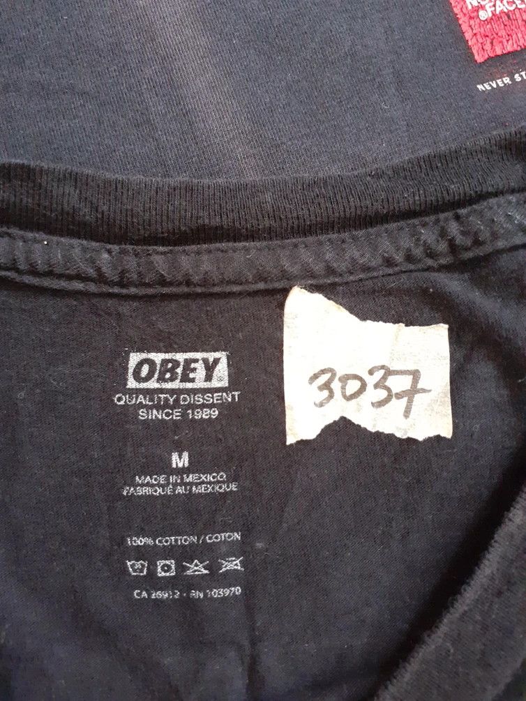 Japanese Brand × Obey Obey smoking art black Tshirt #pakaidumoh Size US M / EU 48-50 / 2 - 5 Thumbnail