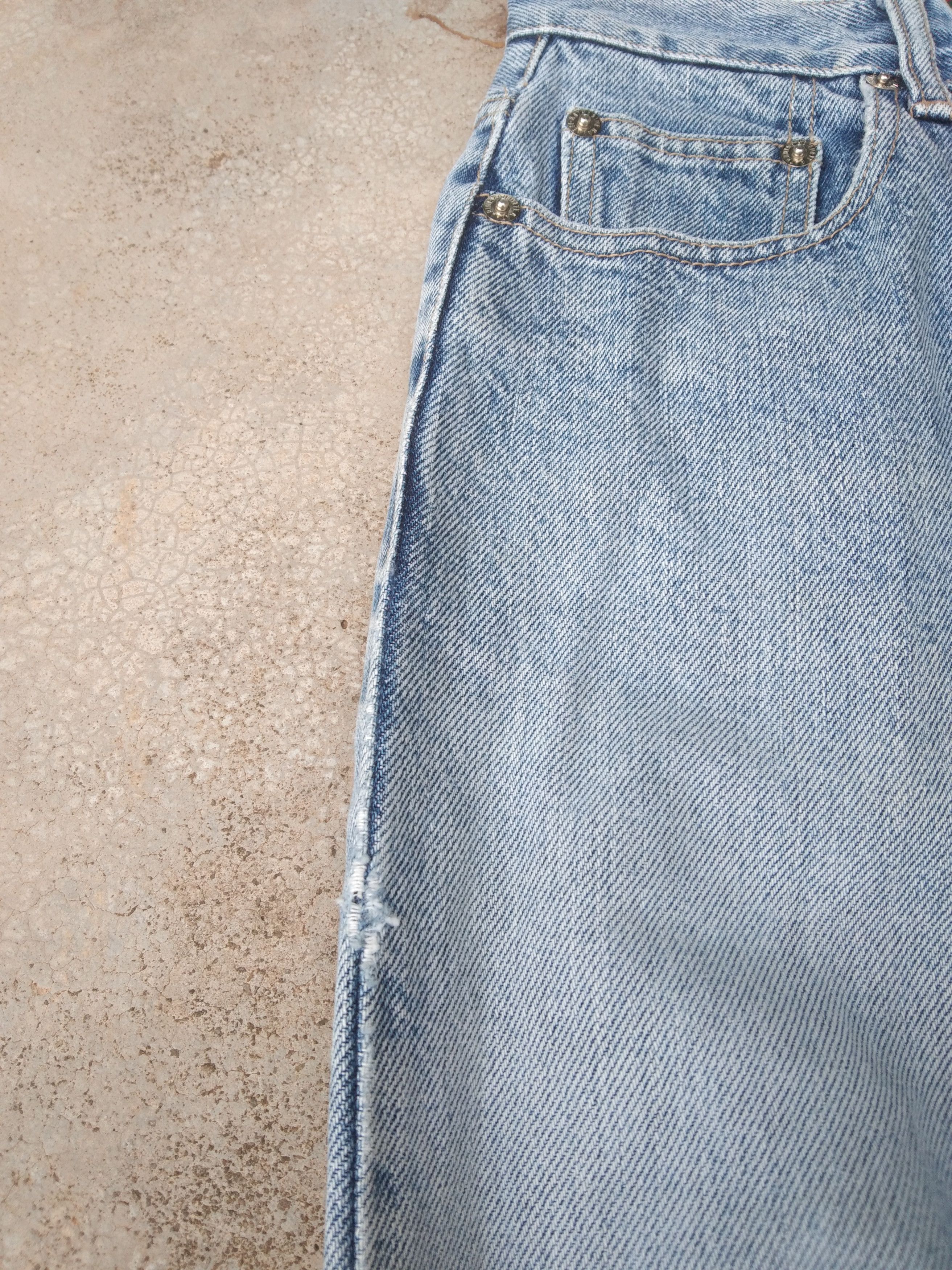 Katharine Hamnett London Vintage Katharine Hamnett Jeans Released Hem Faded Denim Size US 26 / EU 42 - 6 Thumbnail
