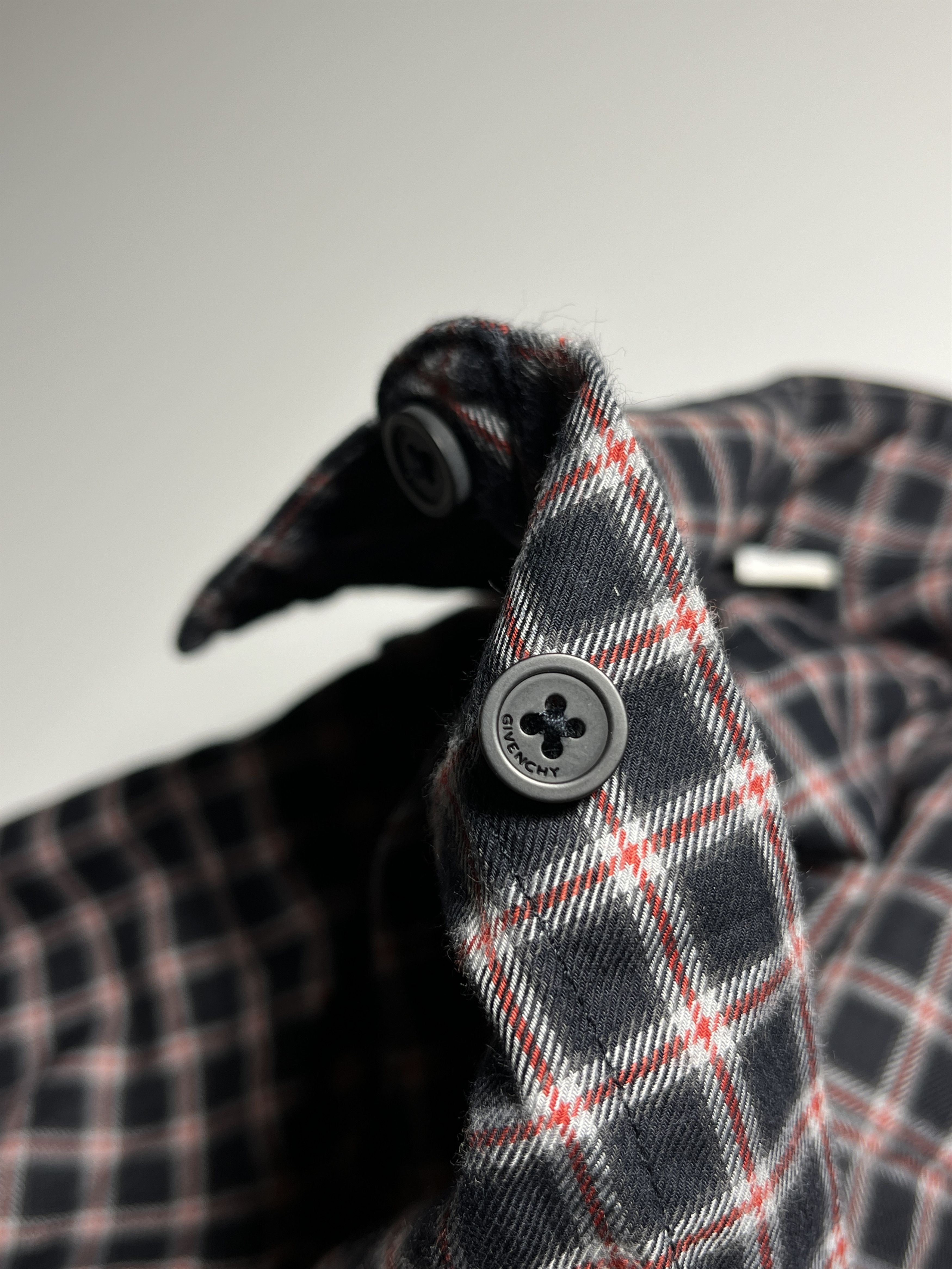 Givenchy Givenchy Checkered Embroidered Stars Button Up Shirt Size M Size US M / EU 48-50 / 2 - 16 Thumbnail
