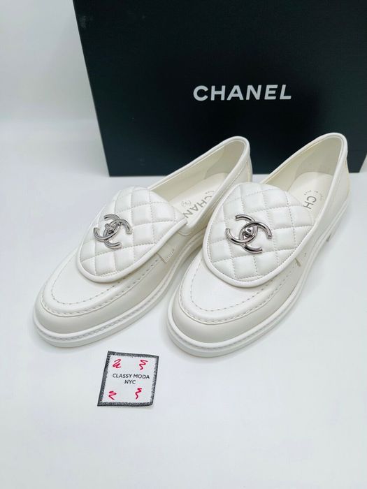 Chanel White Quilted Tab Turnlock Flat Loafers 37 EUR Size