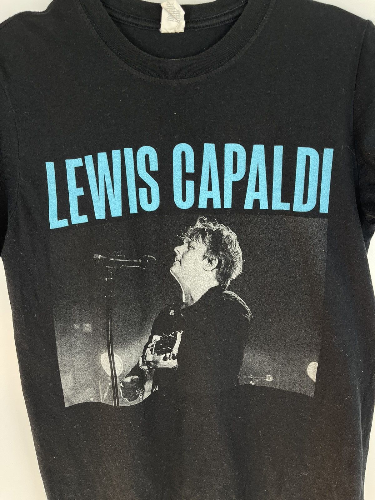 Band Tees Lewis Capaldi Gildan United Kingdom band tour tee shirt Size US S / EU 44-46 / 1 - 3 Thumbnail