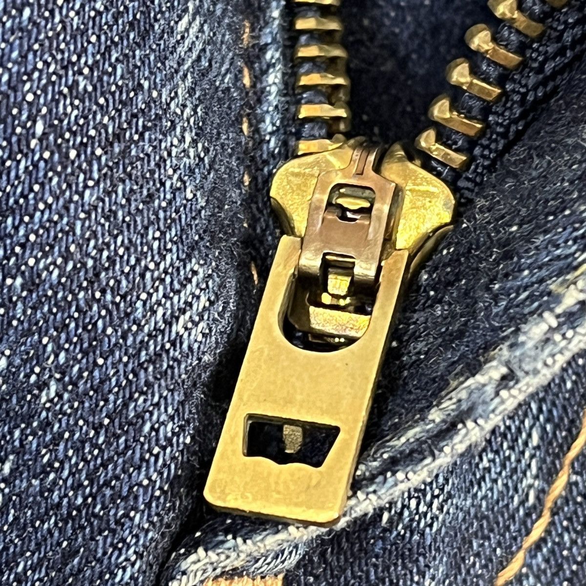Levi's × Levi's Vintage Clothing Levis 505 R Tag Distressed Denim Jeans Straight Cut Size US 34 / EU 50 - 17 Thumbnail